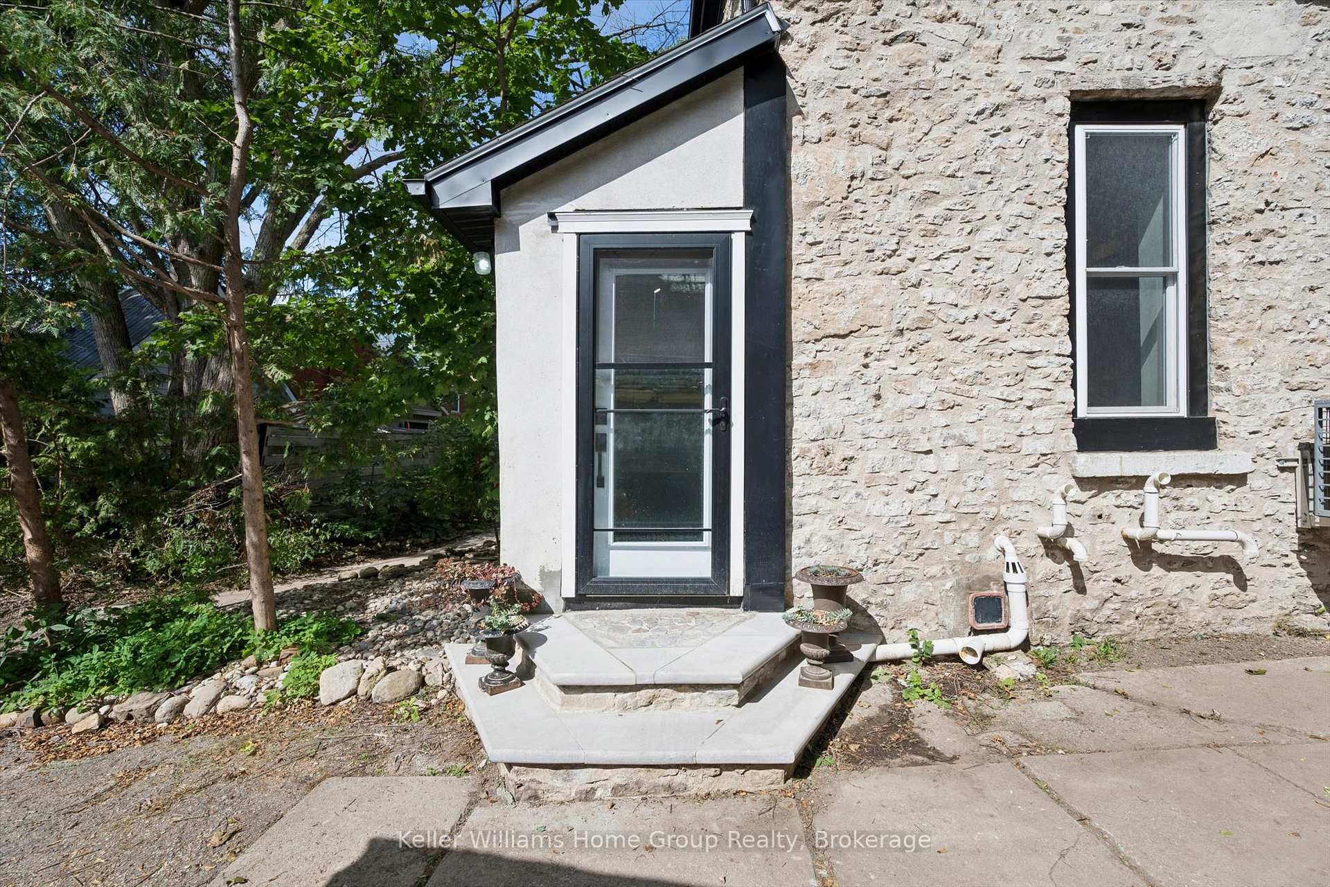 Photo 27 of 37 Arthur Street N, Guelph, St. George's — HOMEH