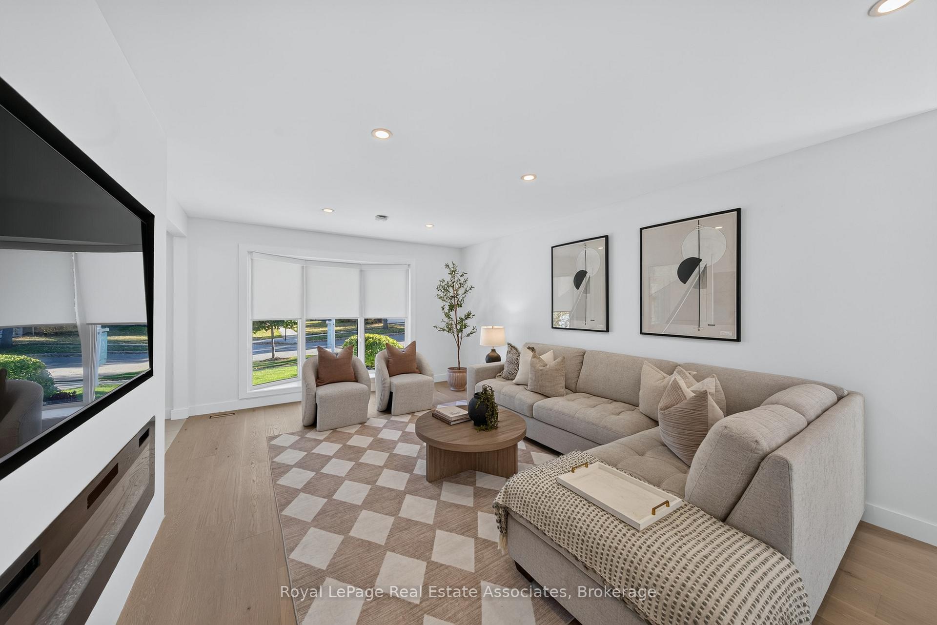 Photo 4 of 2141 Herridge Drive, Mississauga, Sheridan — HOMEH