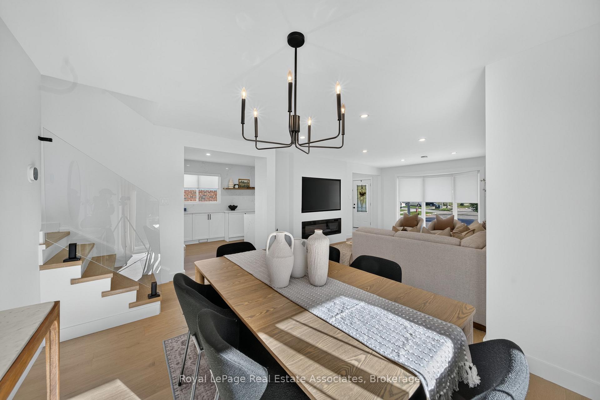 Photo 11 of 2141 Herridge Drive, Mississauga, Sheridan — HOMEH