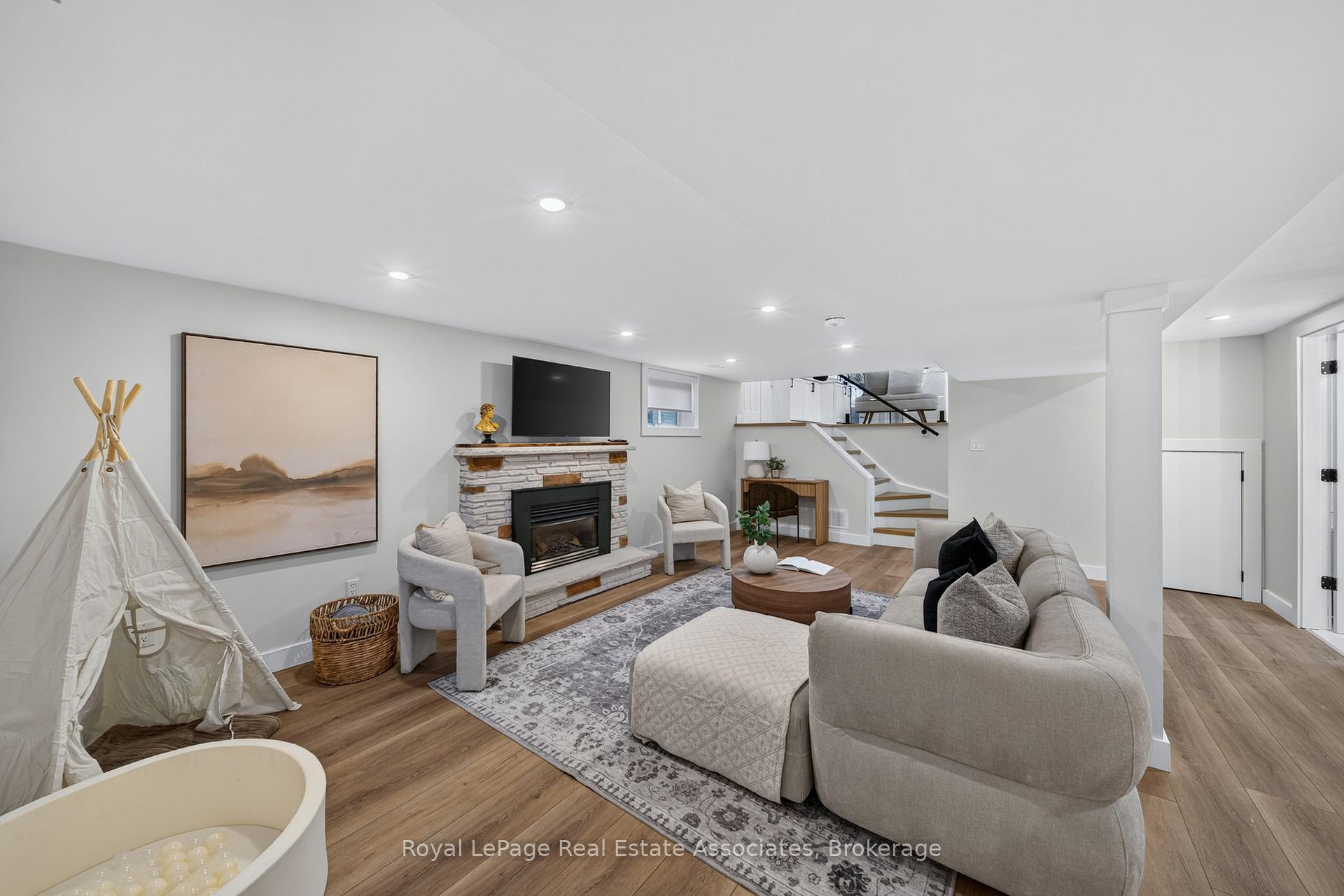 Photo 29 of 2141 Herridge Drive, Mississauga, Sheridan — HOMEH
