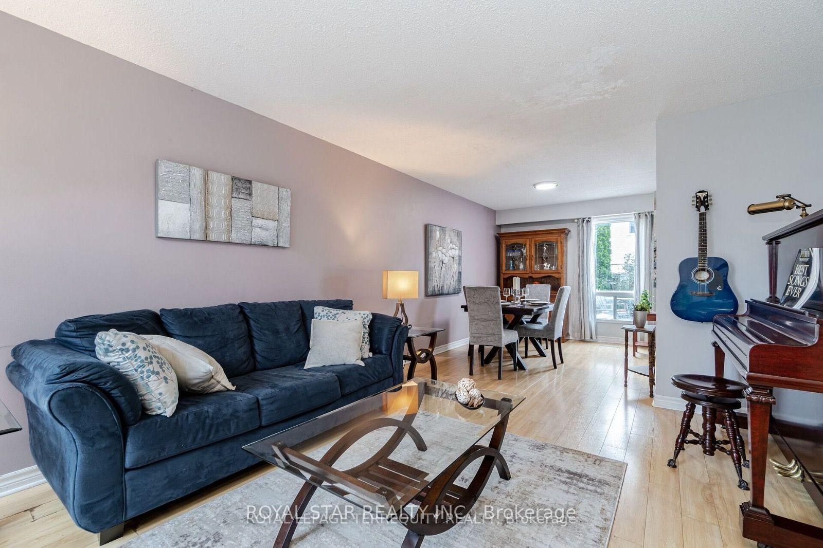 Photo 5 of 39 Courtleigh Square, Brampton, Heart Lake East — HOMEH
