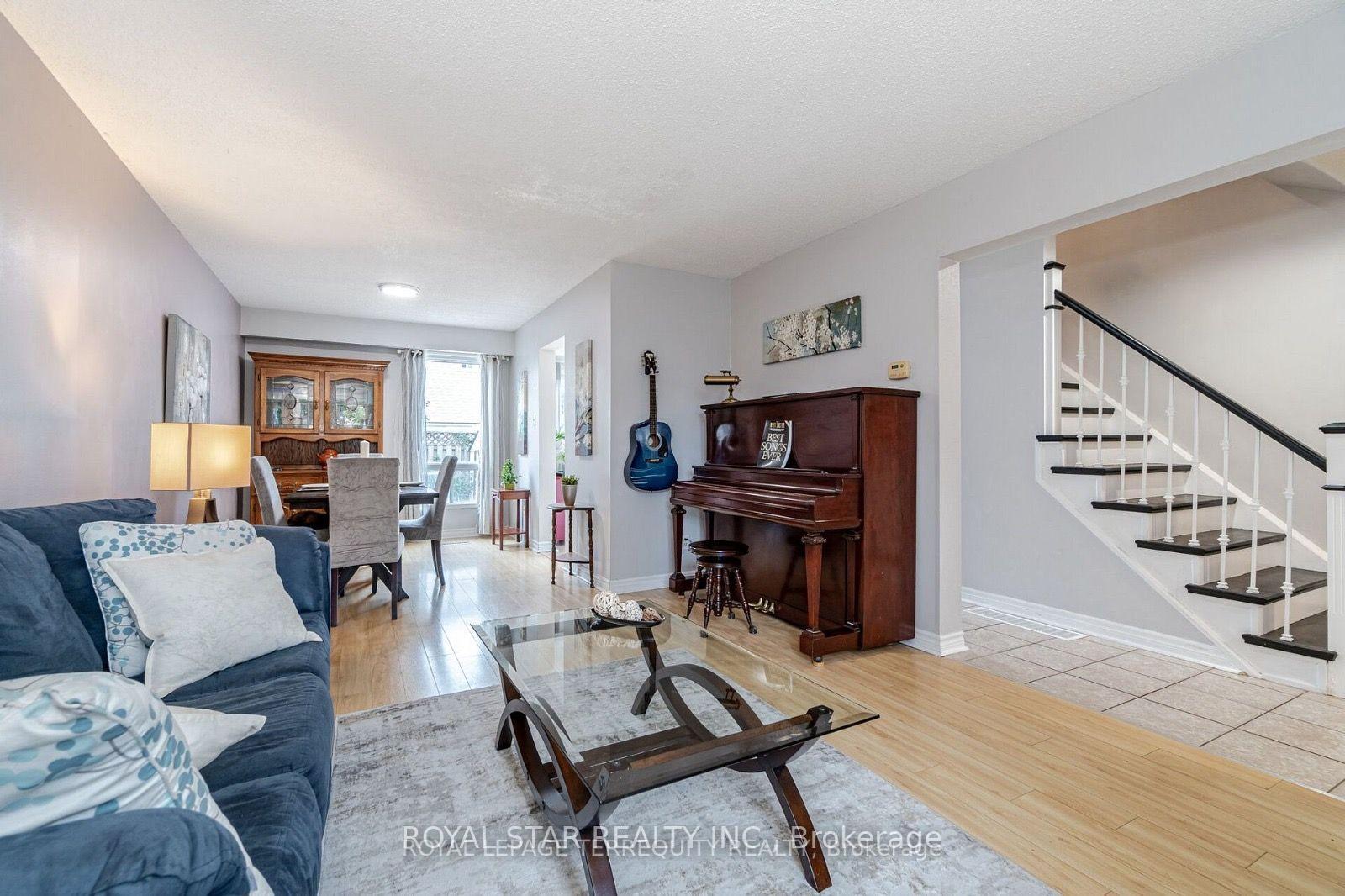 Photo 14 of 39 Courtleigh Square, Brampton, Heart Lake East — HOMEH