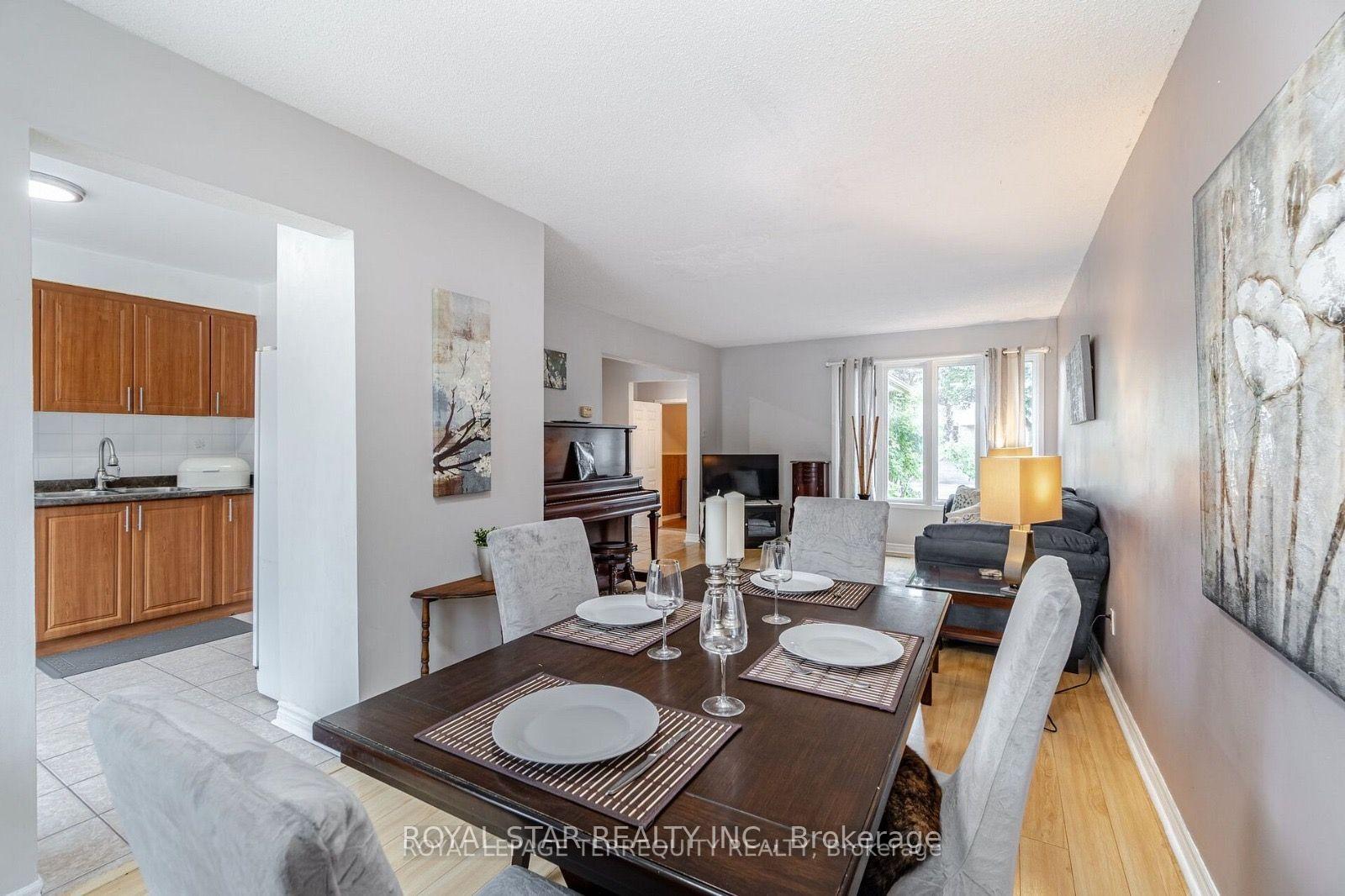 Photo 16 of 39 Courtleigh Square, Brampton, Heart Lake East — HOMEH