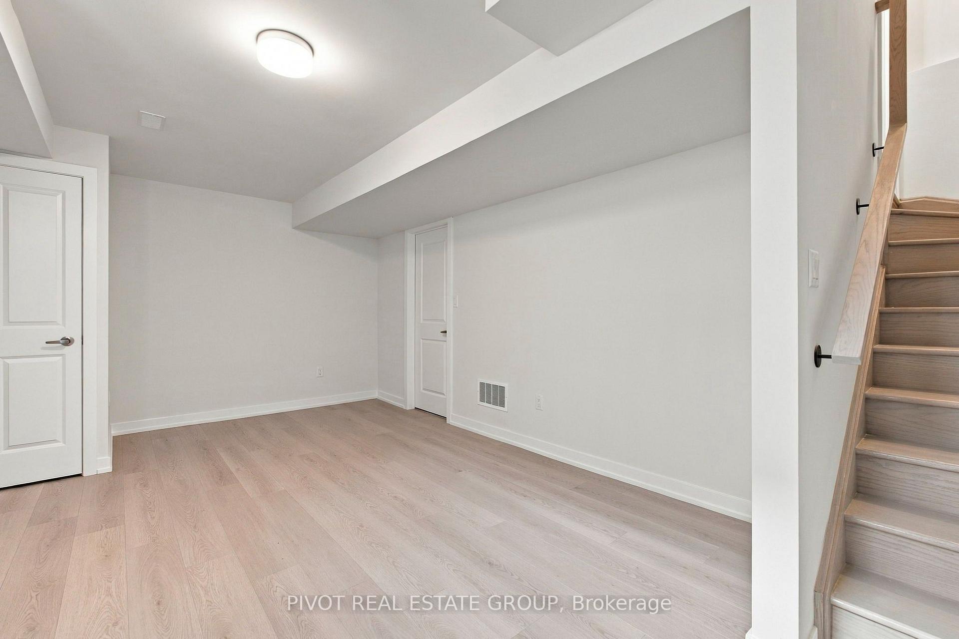 Photo 38 of 136 Danielle Moore Circle, Scarborough, Bendale — HOMEH