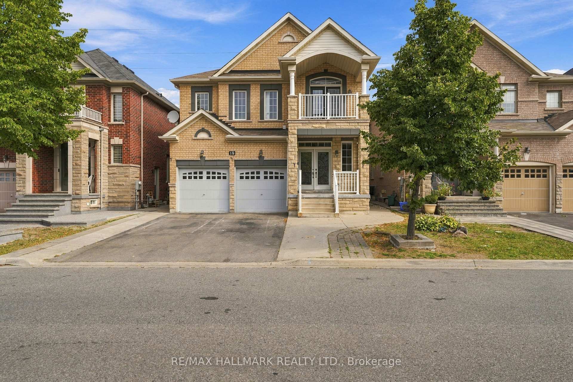 Photo 2 of 19 Durango Drive, Brampton, Credit Valley — HOMEH