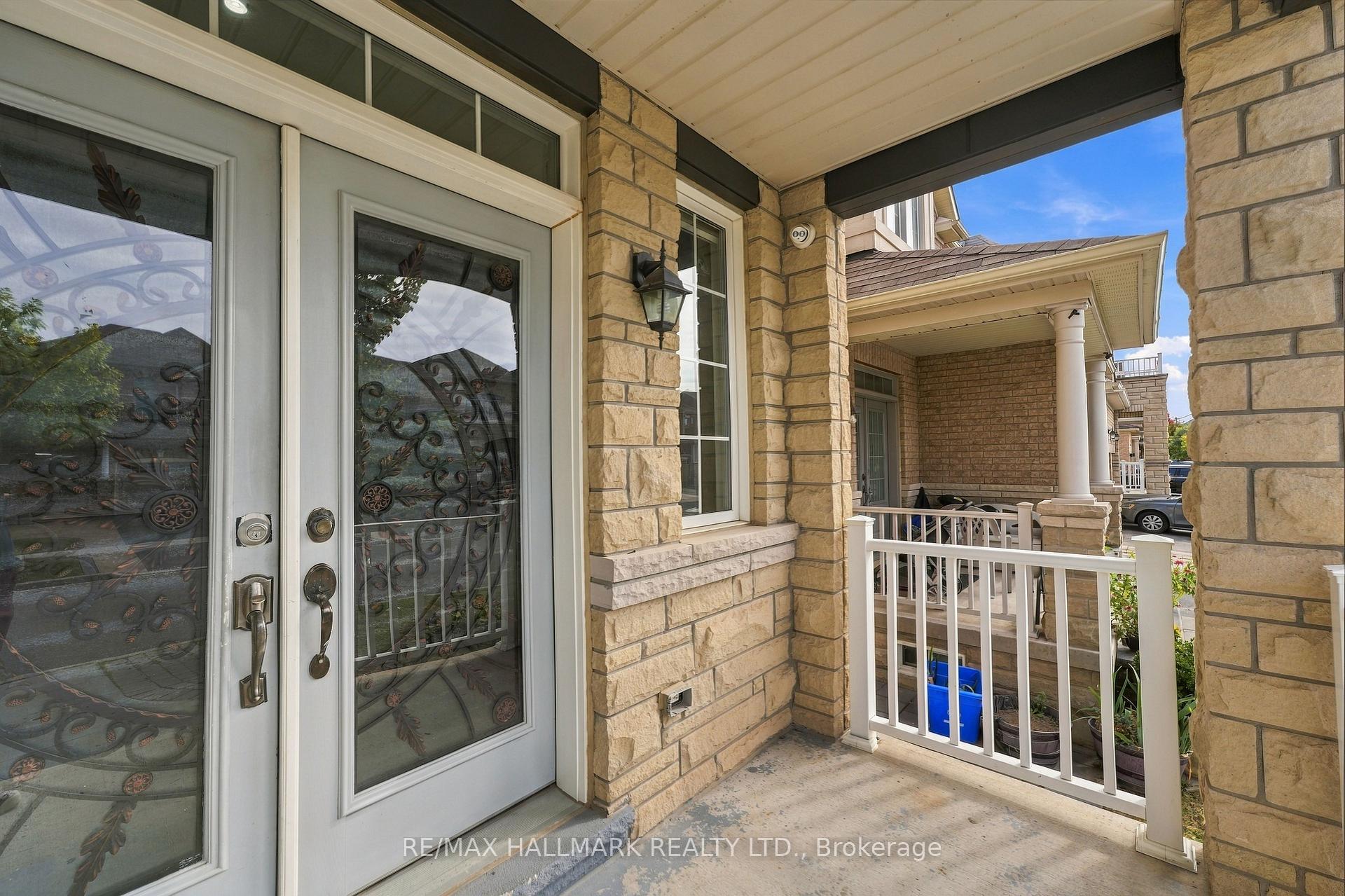 Photo 5 of 19 Durango Drive, Brampton, Credit Valley — HOMEH