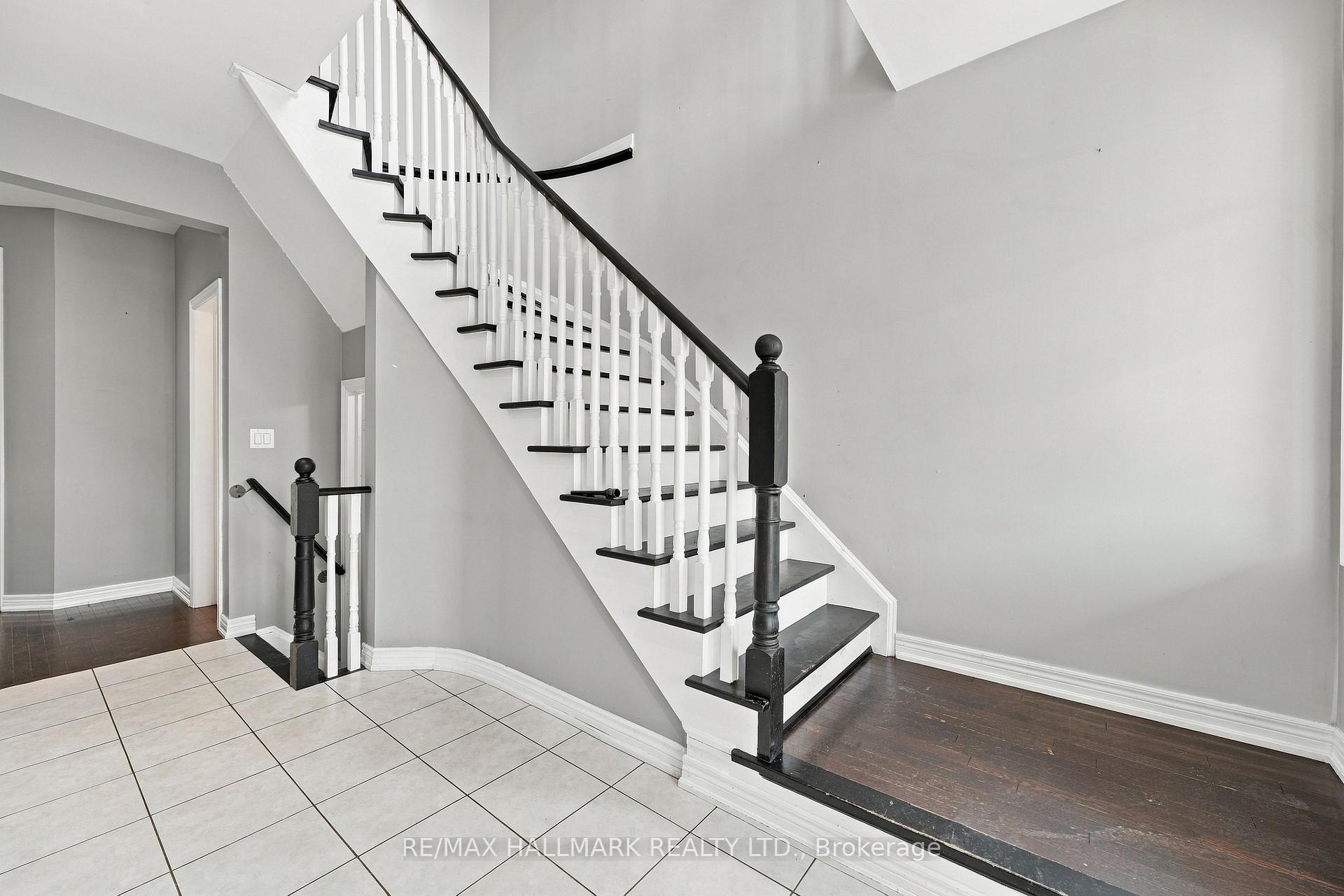 Photo 6 of 19 Durango Drive, Brampton, Credit Valley — HOMEH