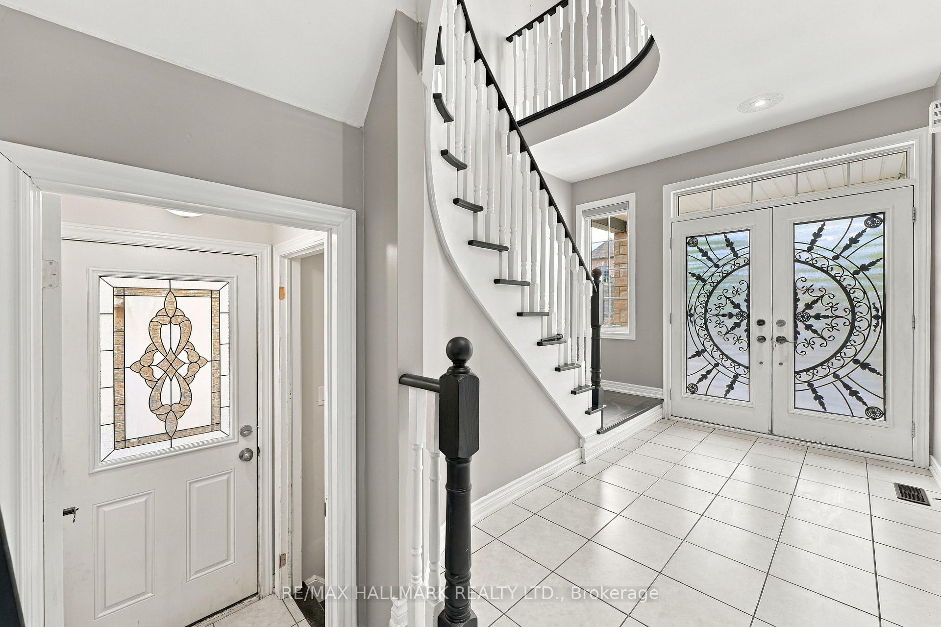 Photo 7 of 19 Durango Drive, Brampton, Credit Valley — HOMEH