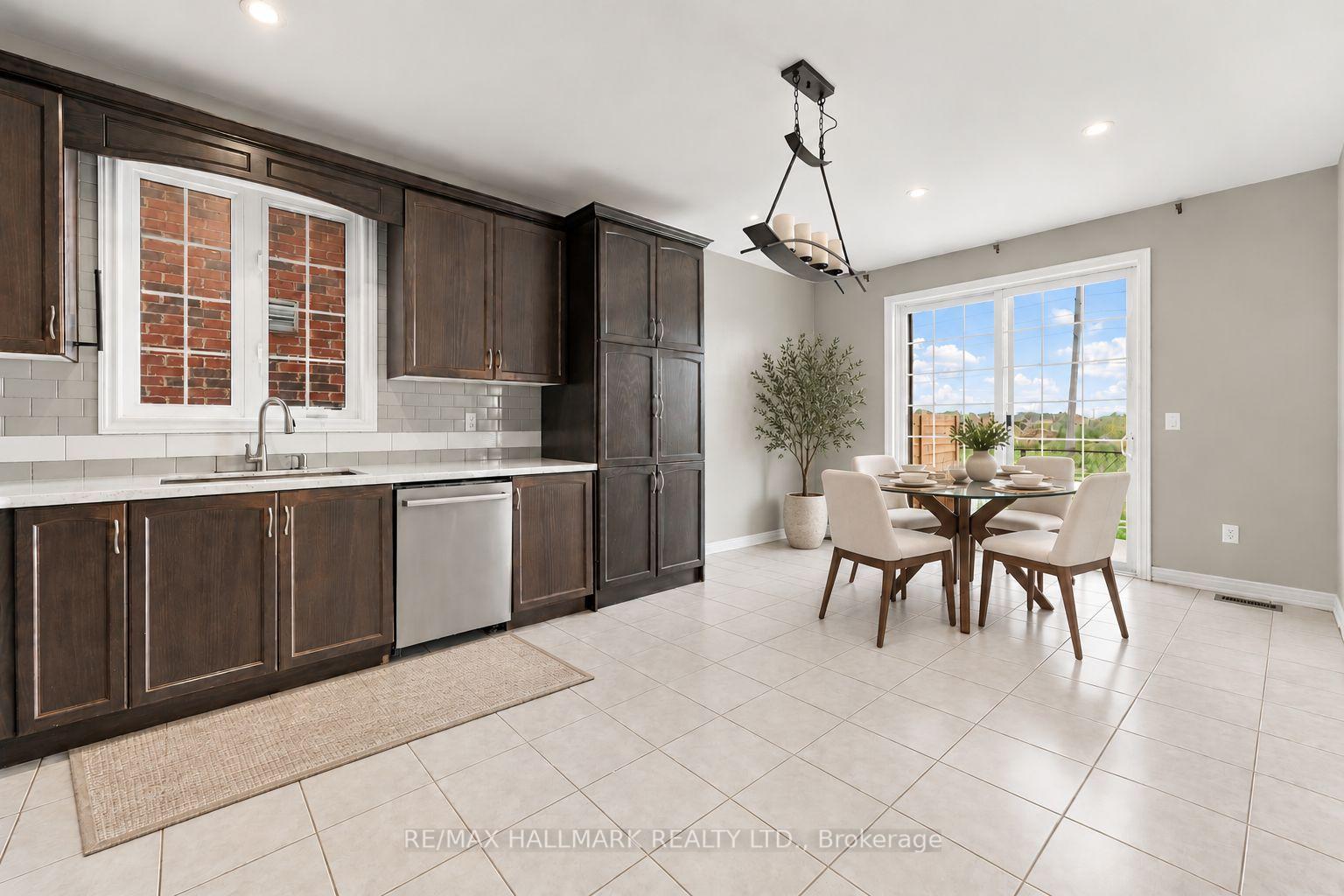 Photo 8 of 19 Durango Drive, Brampton, Credit Valley — HOMEH