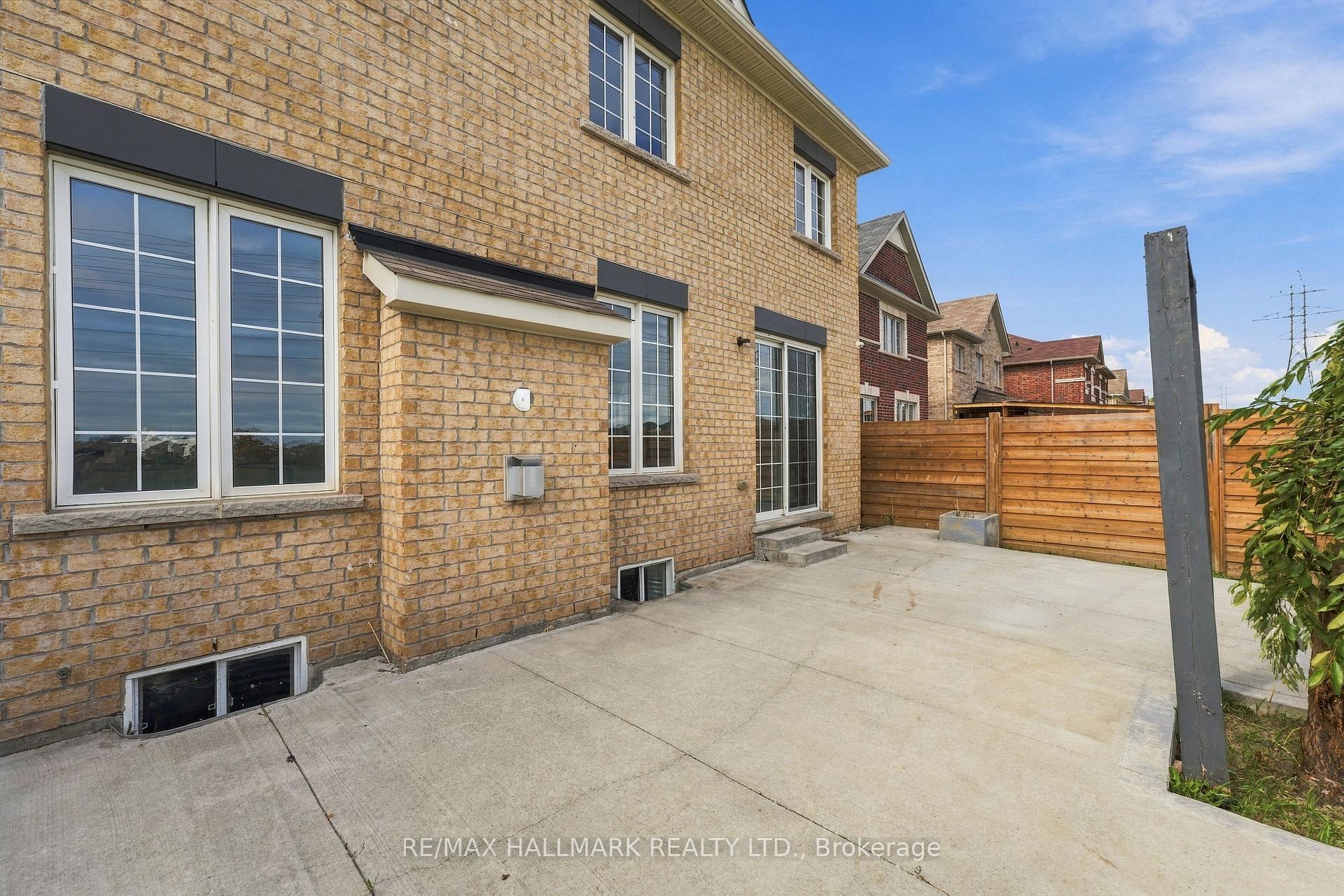 Photo 48 of 19 Durango Drive, Brampton, Credit Valley — HOMEH