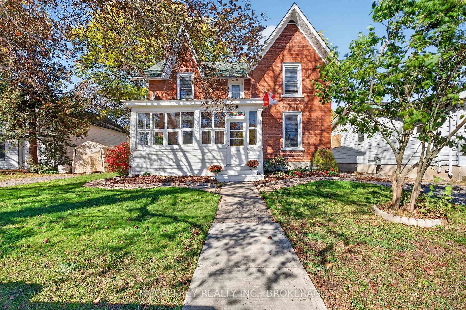 Front of 15 Graham Street E
