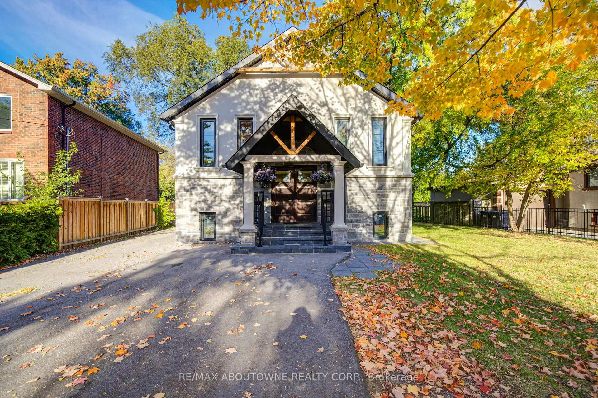 Front of 1525 Kenmuir Avenue