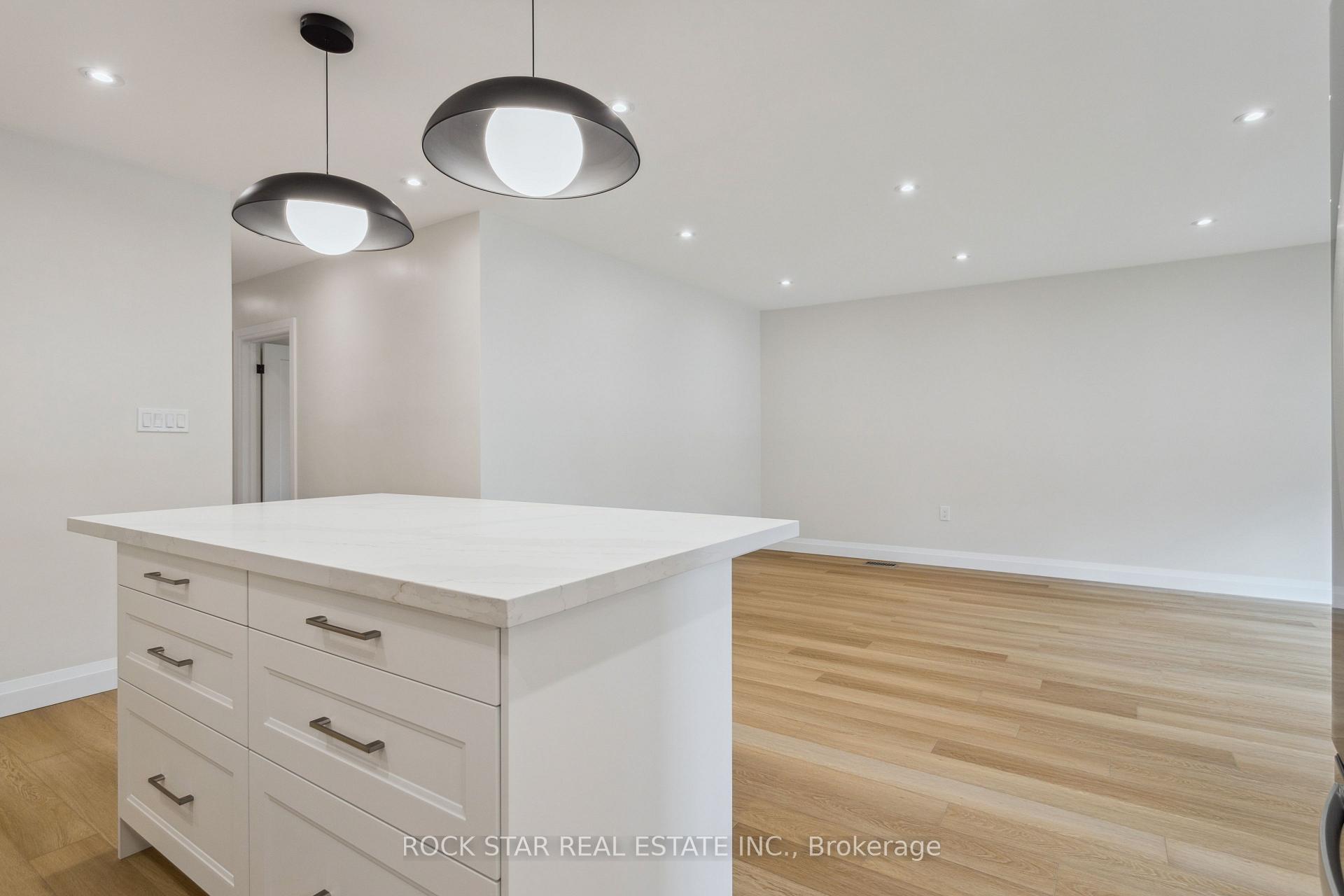Photo 6 of Unit Main, 121 Toby Crescent, Hamilton, Huntington — HOMEH