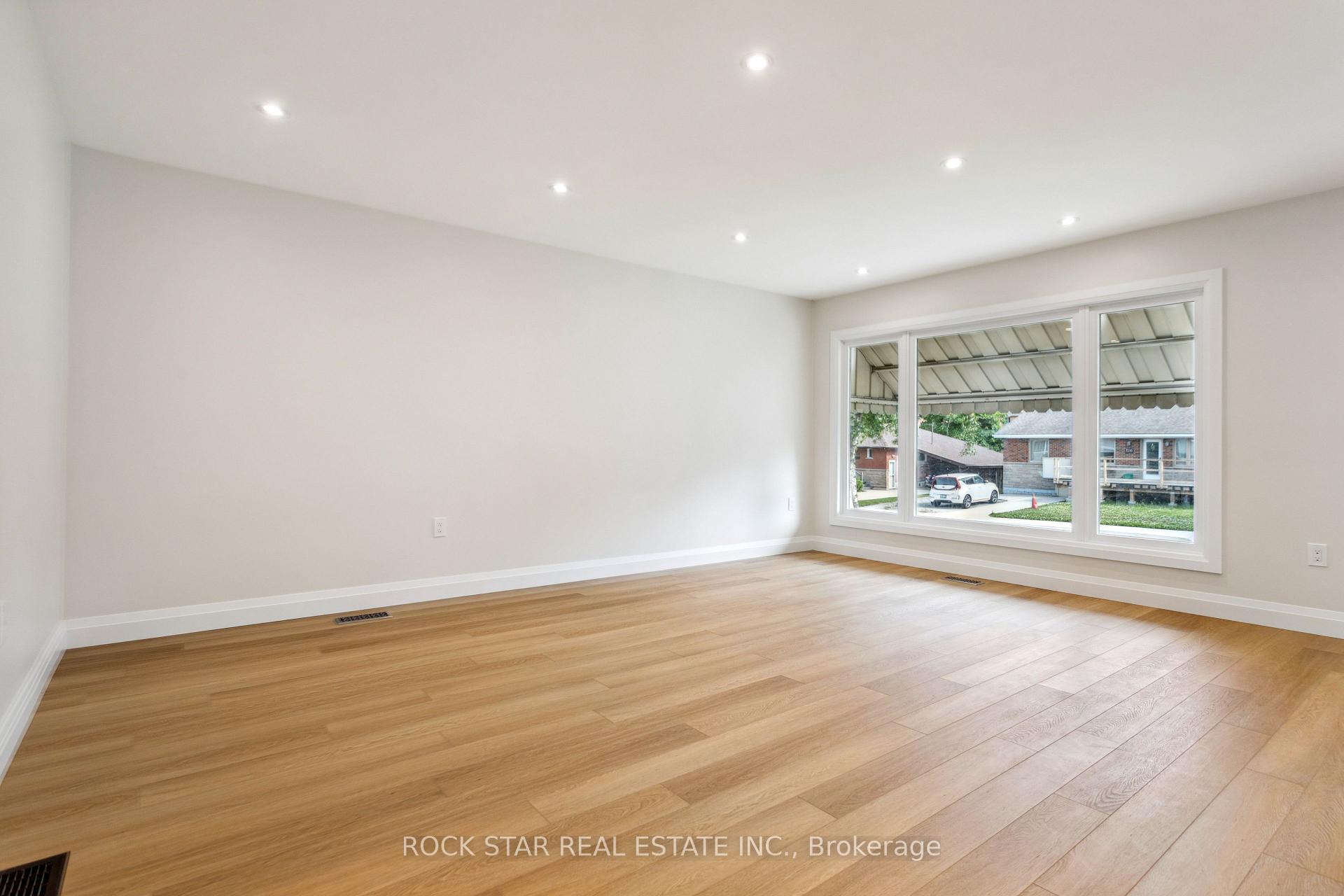 Photo 10 of Unit Main, 121 Toby Crescent, Hamilton, Huntington — HOMEH