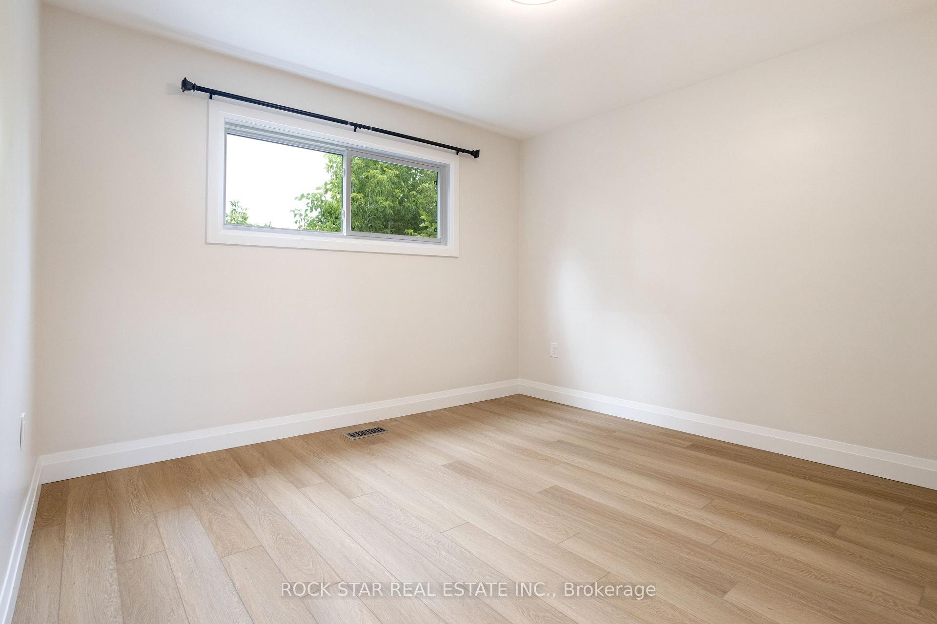 Photo 17 of Unit Main, 121 Toby Crescent, Hamilton, Huntington — HOMEH
