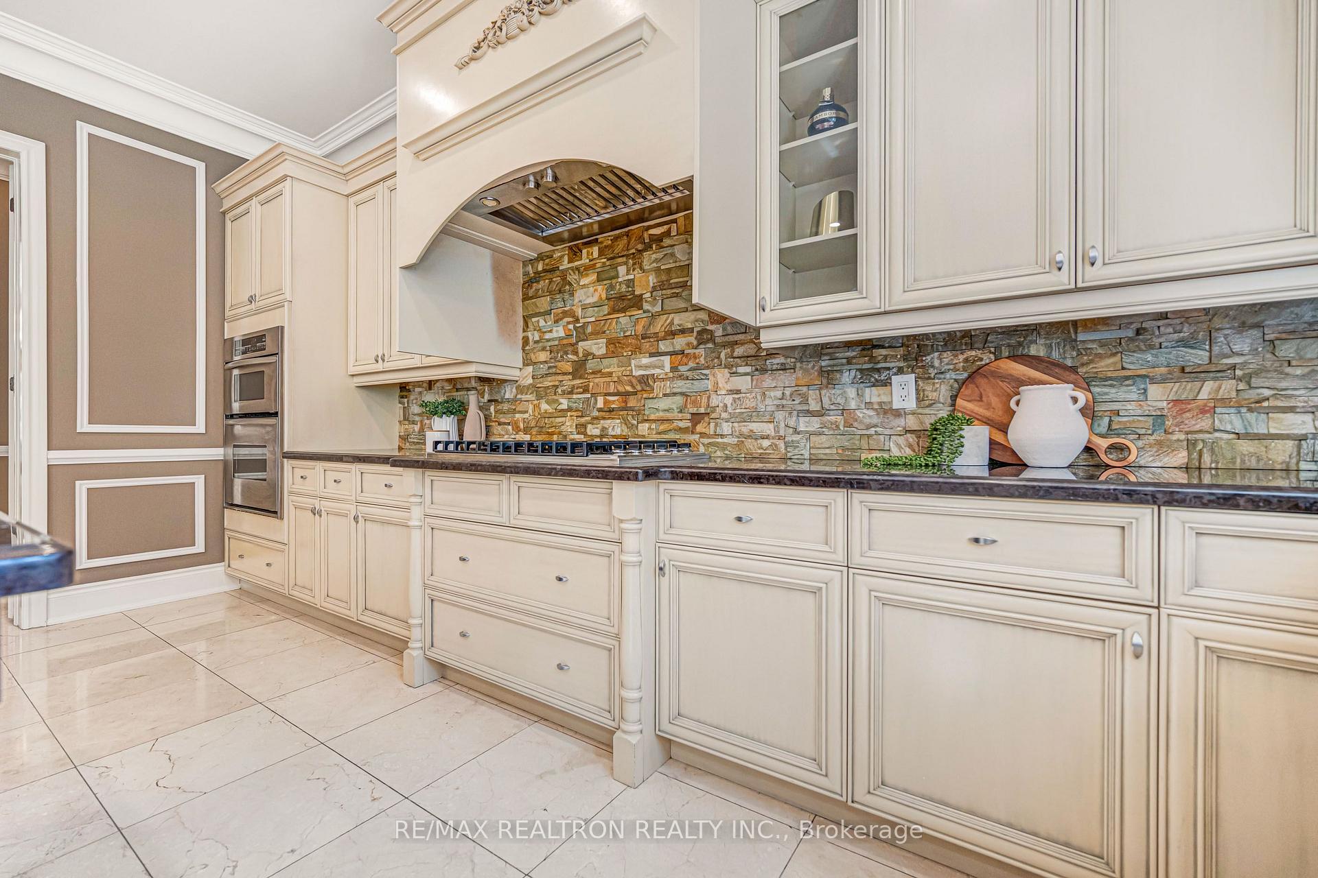 Photo 18 of 249 Holmes Avenue, North York, Willowdale East — HOMEH