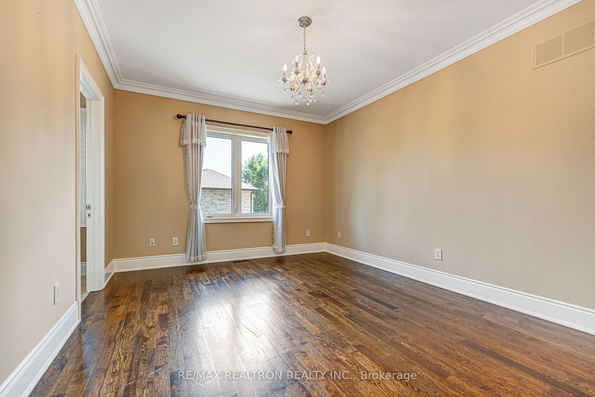 Photo 34 of 249 Holmes Avenue, North York, Willowdale East — HOMEH