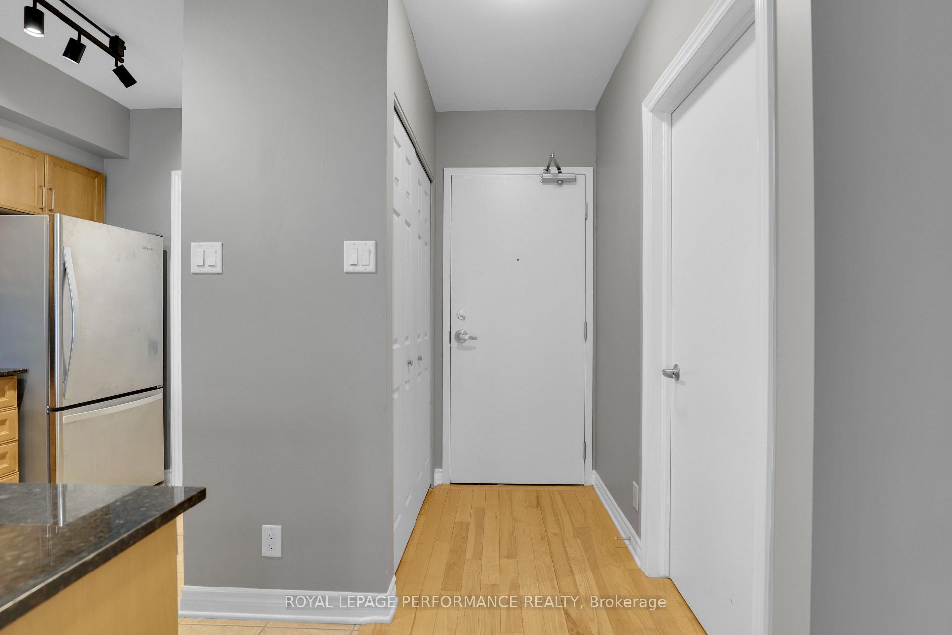 Photo 3 of Unit 1402, 445 Laurier Avenue W, Ottawa, Ottawa Centre — HOMEH