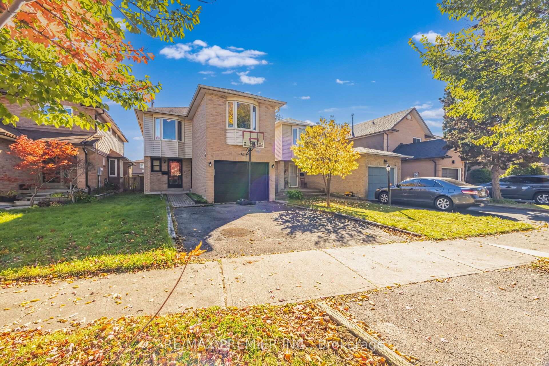 Photo 3 of 45 Rosebud Avenue, Brampton, Brampton West — HOMEH