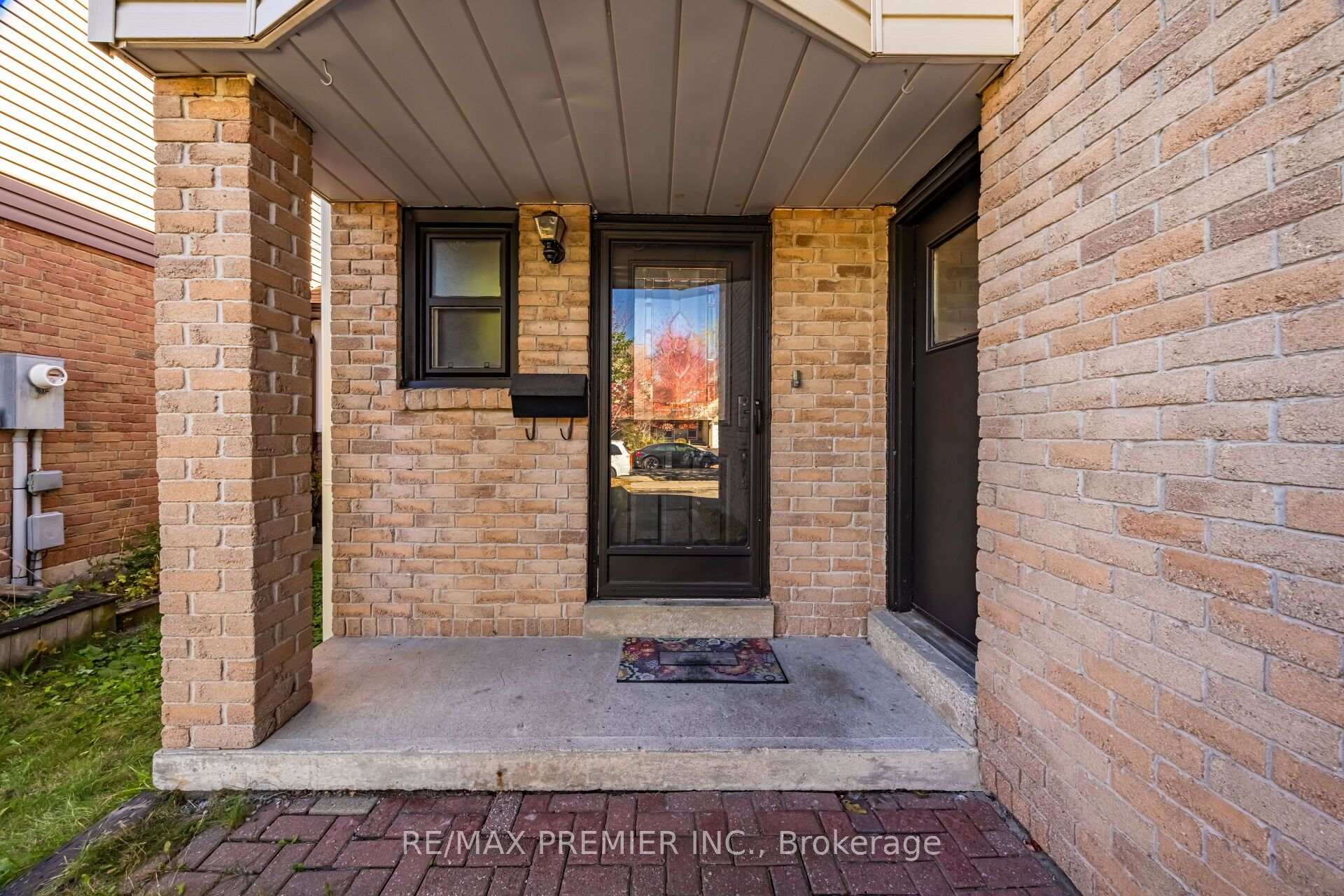 Photo 5 of 45 Rosebud Avenue, Brampton, Brampton West — HOMEH