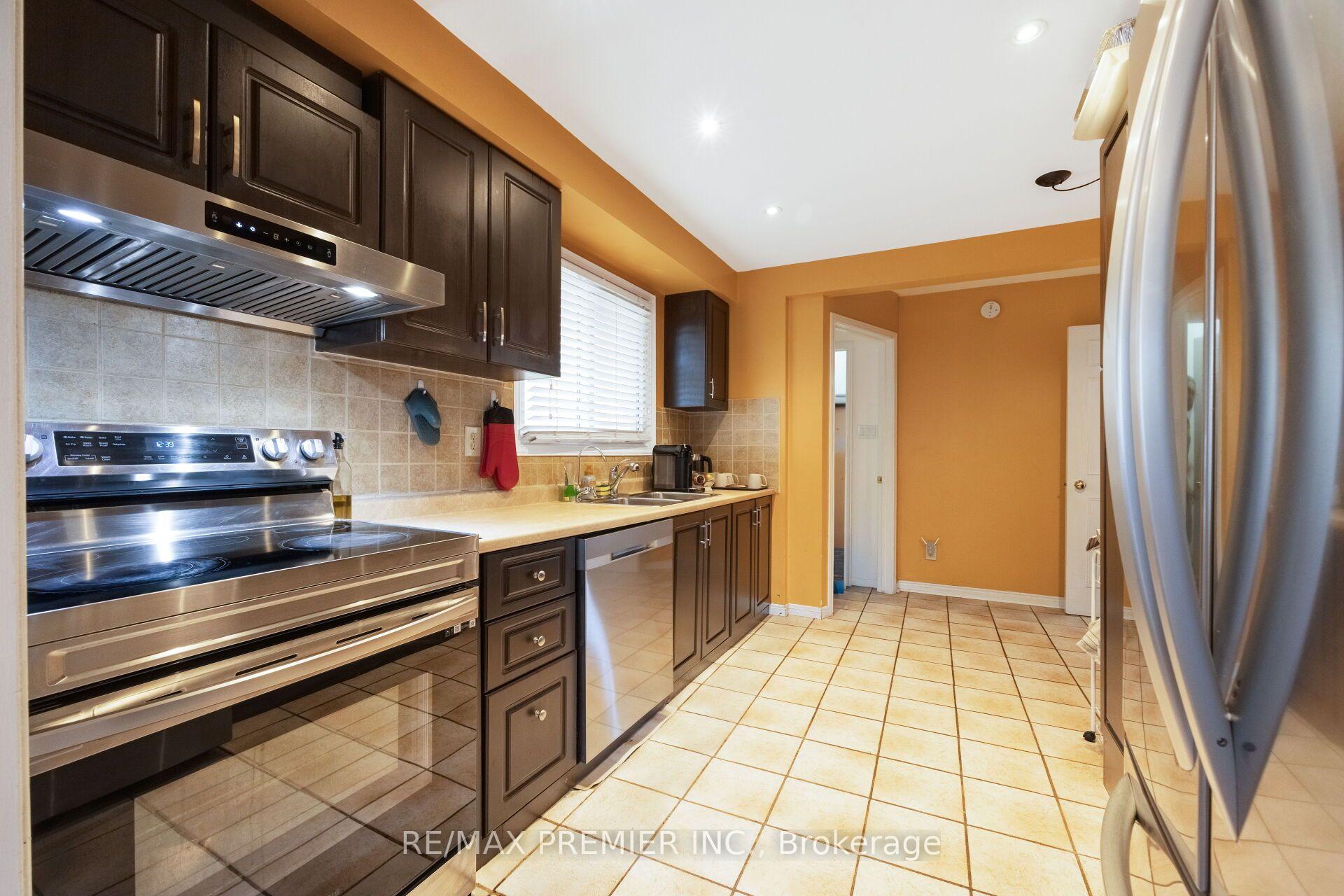 Photo 14 of 45 Rosebud Avenue, Brampton, Brampton West — HOMEH