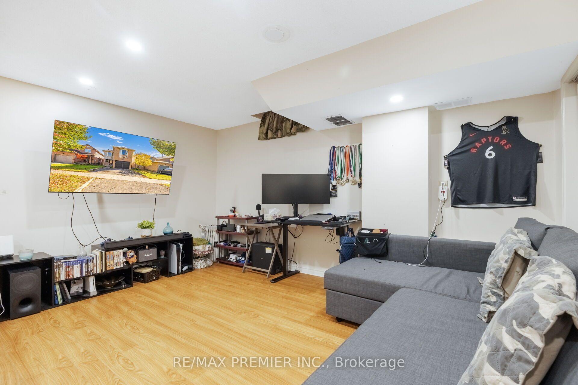 Photo 38 of 45 Rosebud Avenue, Brampton, Brampton West — HOMEH