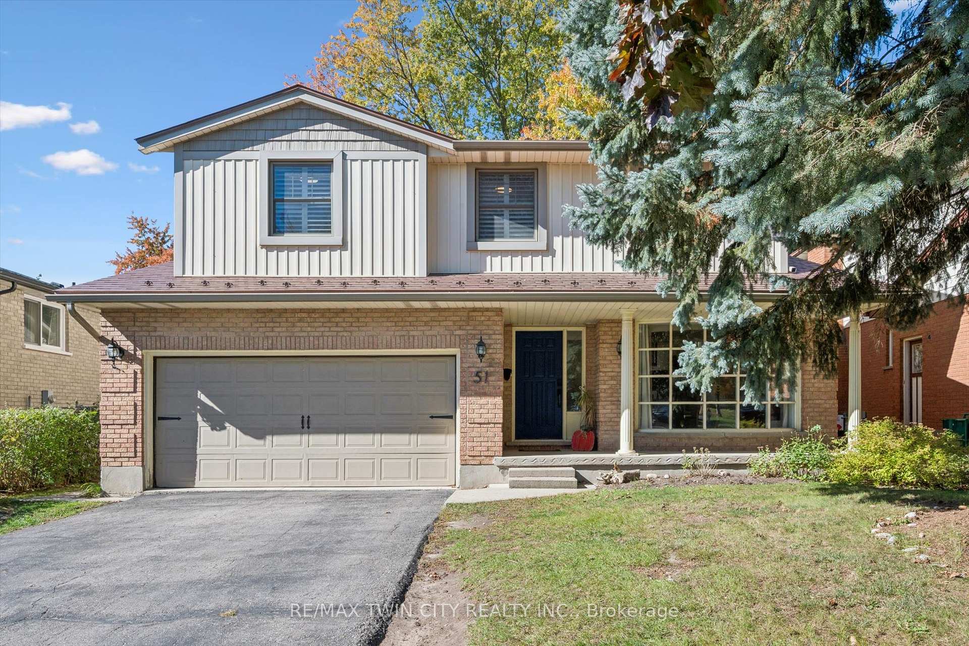 Photo 2 of 51 Cayley Court, Kitchener, Rockway — HOMEH