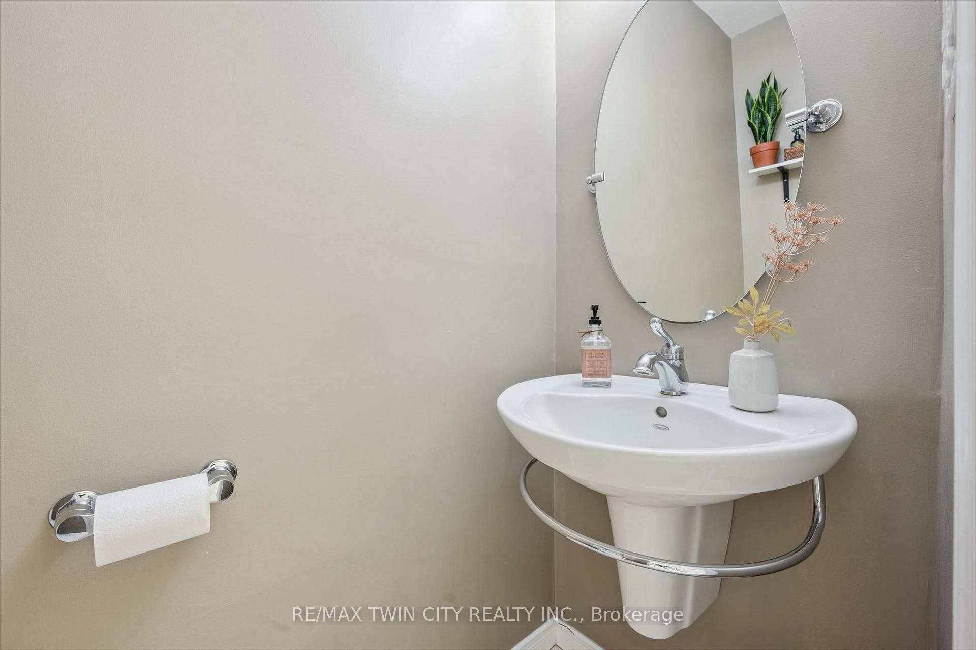 Photo 14 of 51 Cayley Court, Kitchener, Rockway — HOMEH