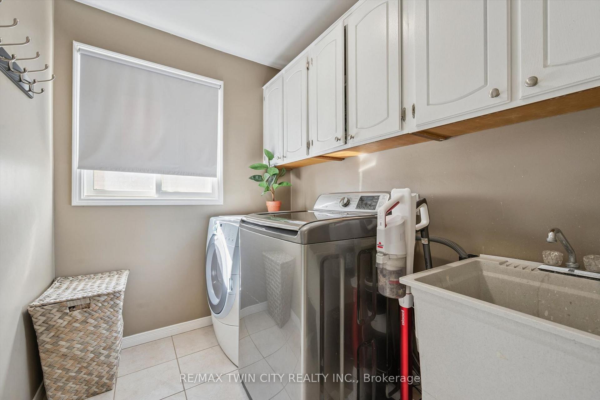 Photo 15 of 51 Cayley Court, Kitchener, Rockway — HOMEH