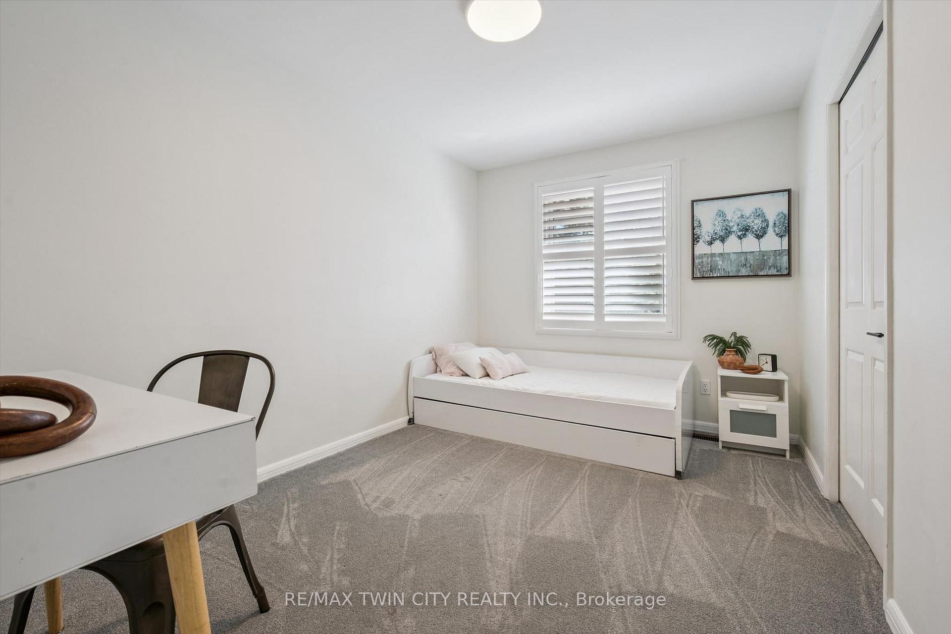 Photo 16 of 51 Cayley Court, Kitchener, Rockway — HOMEH