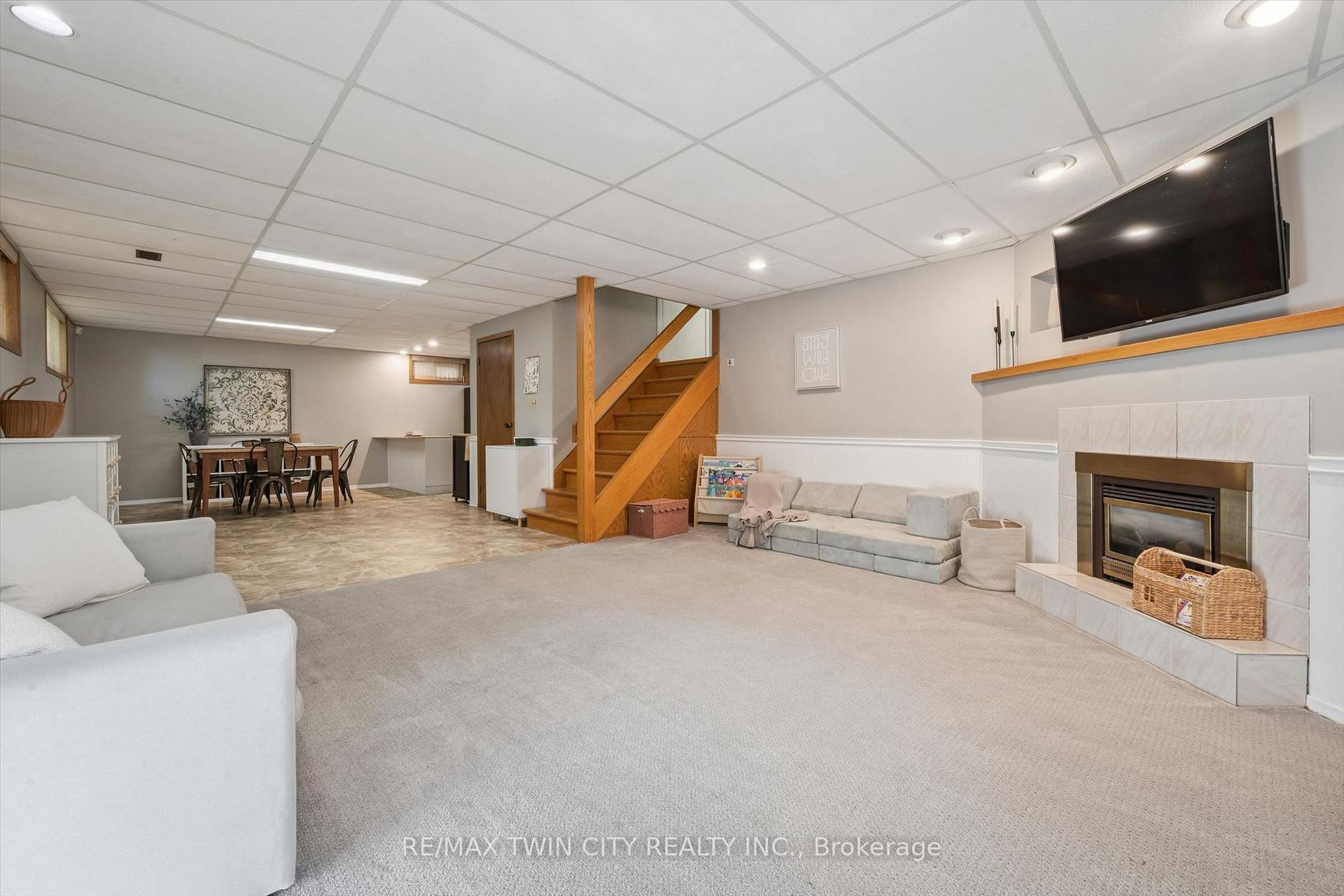 Photo 23 of 51 Cayley Court, Kitchener, Rockway — HOMEH