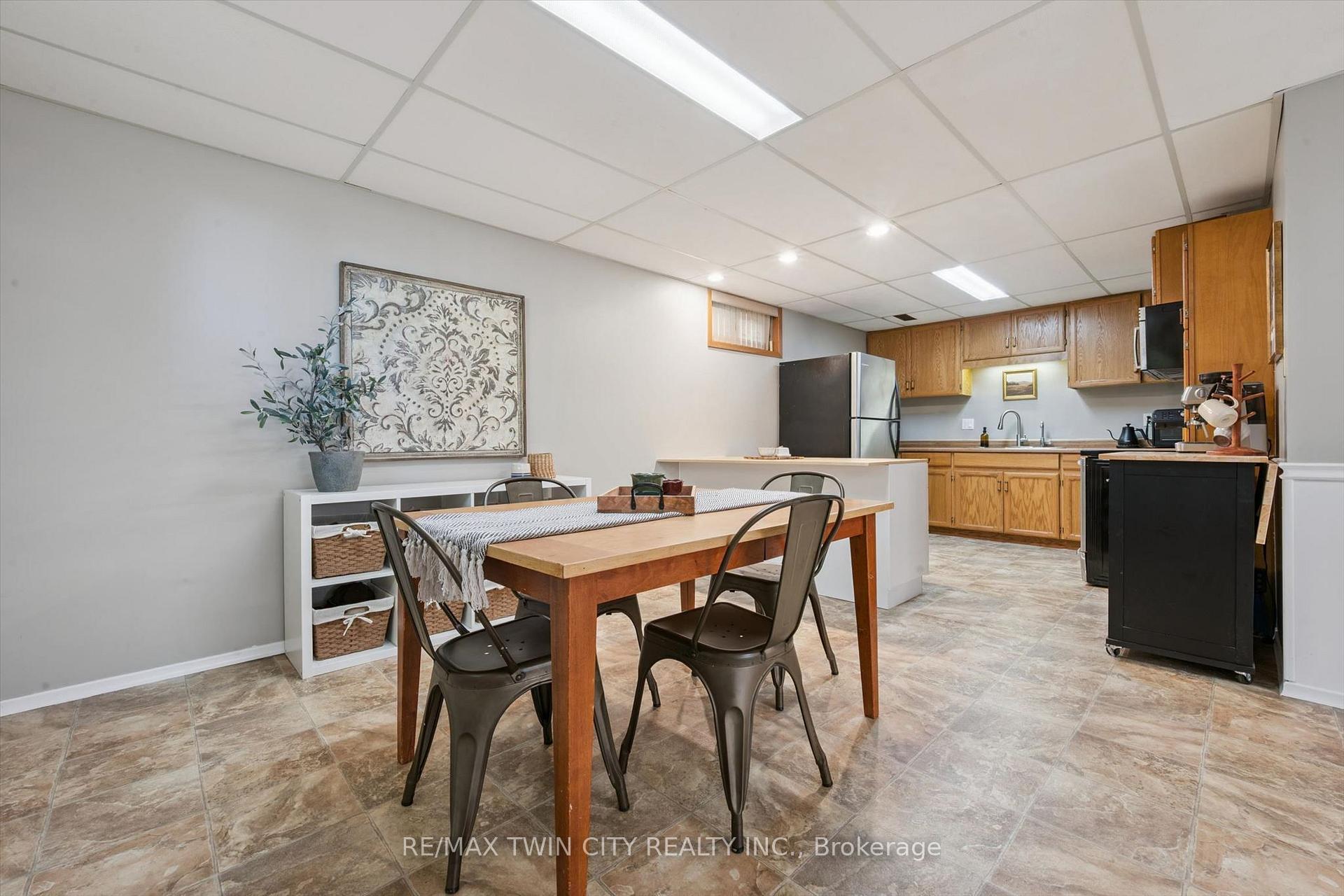 Photo 24 of 51 Cayley Court, Kitchener, Rockway — HOMEH