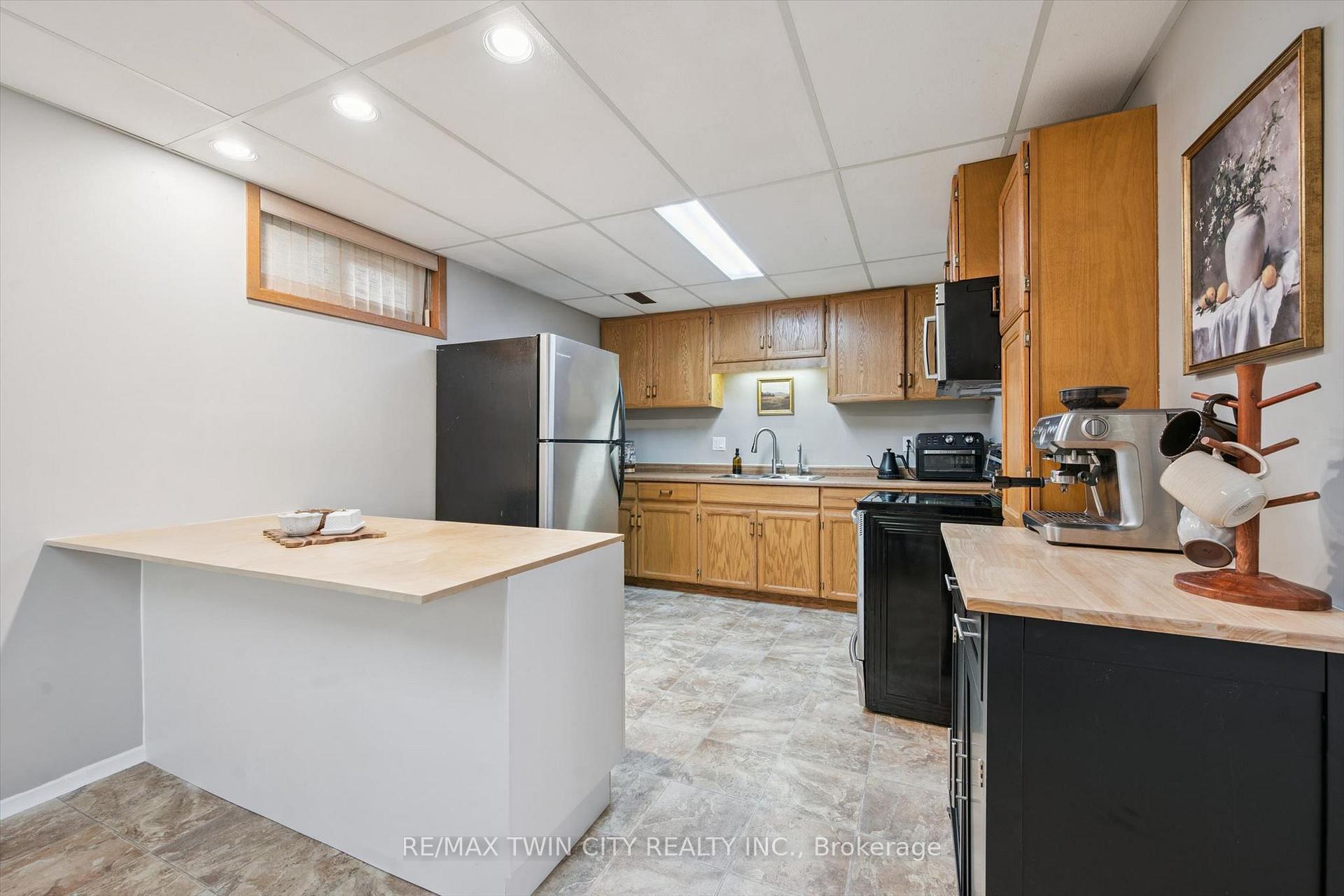 Photo 25 of 51 Cayley Court, Kitchener, Rockway — HOMEH