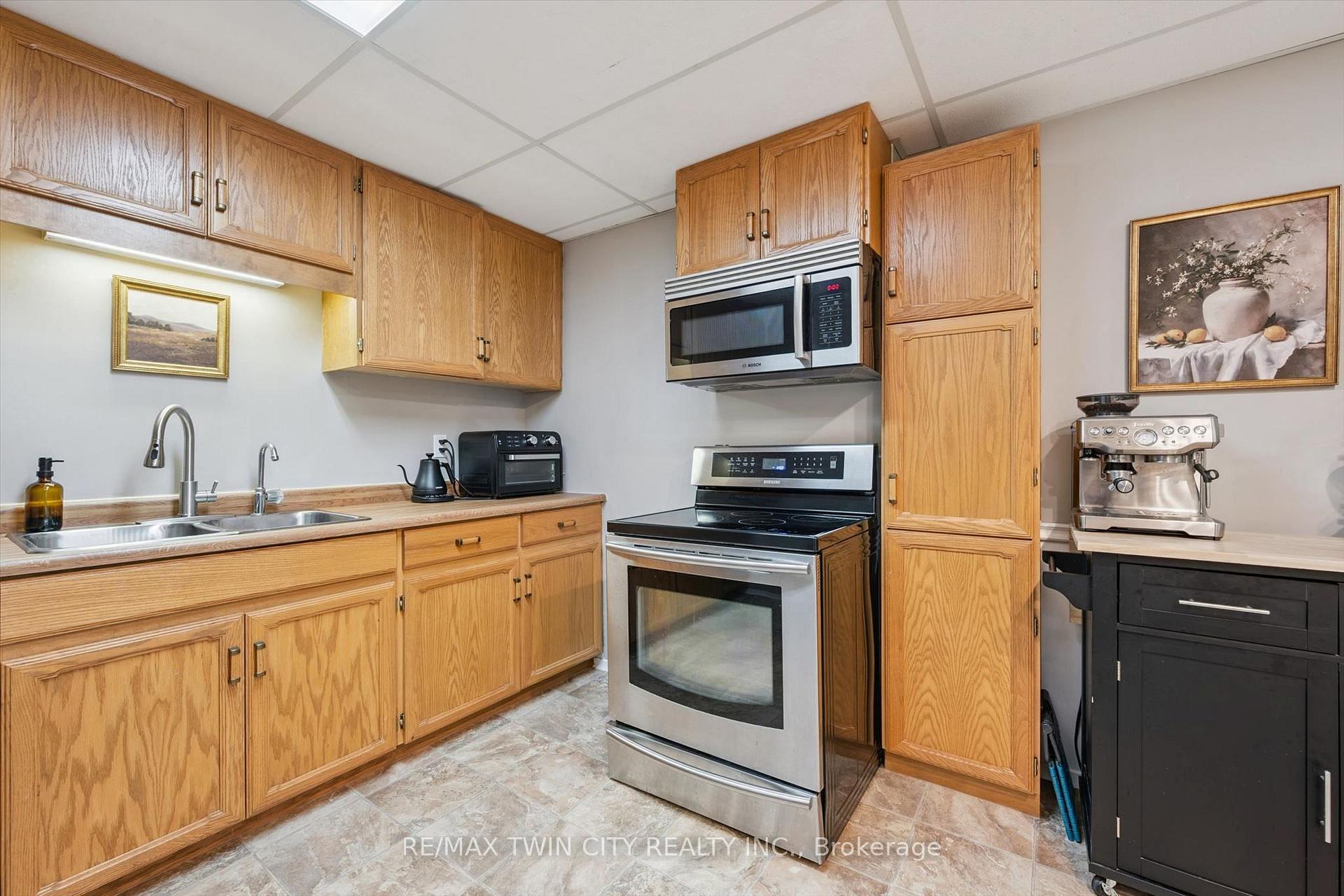 Photo 26 of 51 Cayley Court, Kitchener, Rockway — HOMEH