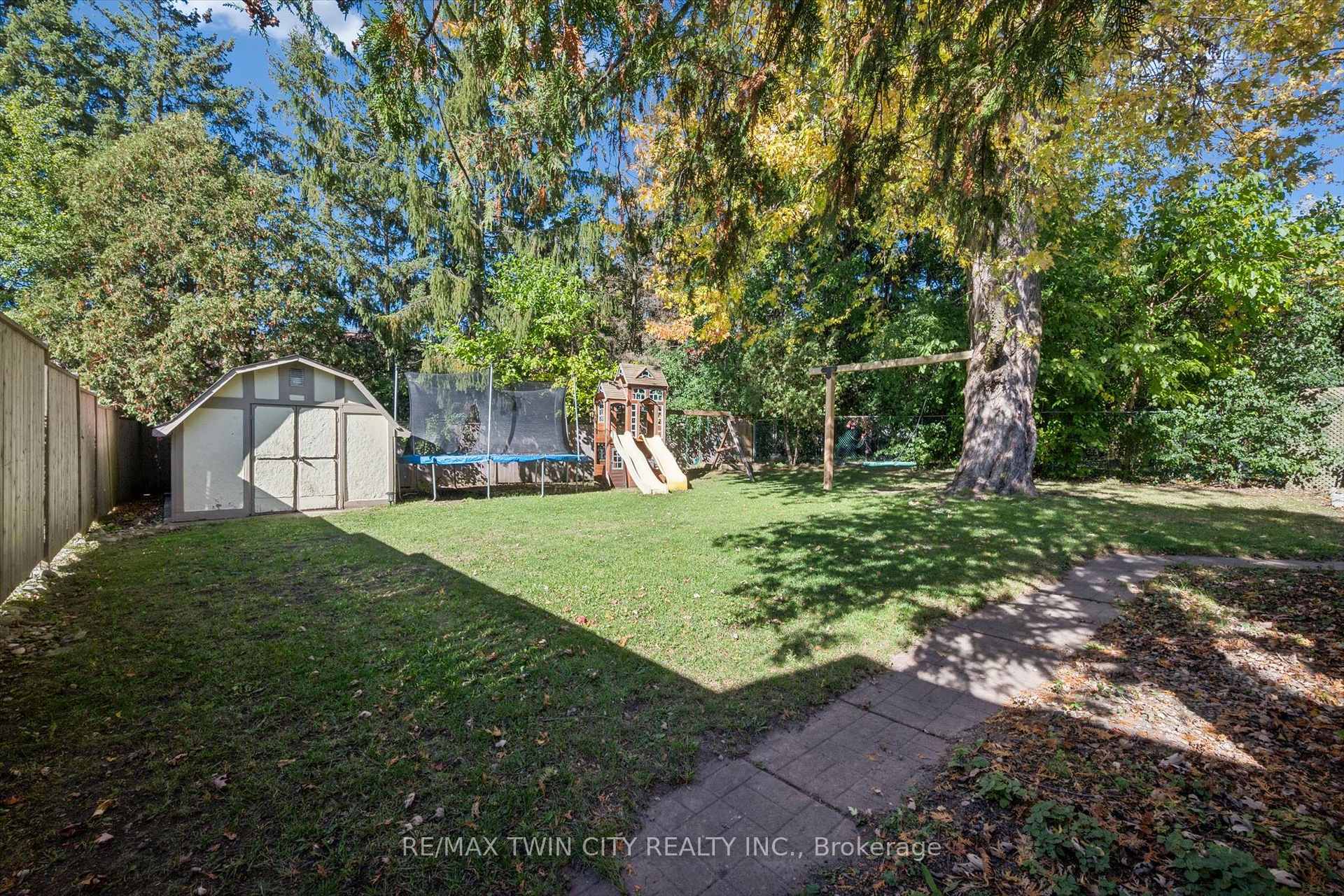 Photo 32 of 51 Cayley Court, Kitchener, Rockway — HOMEH