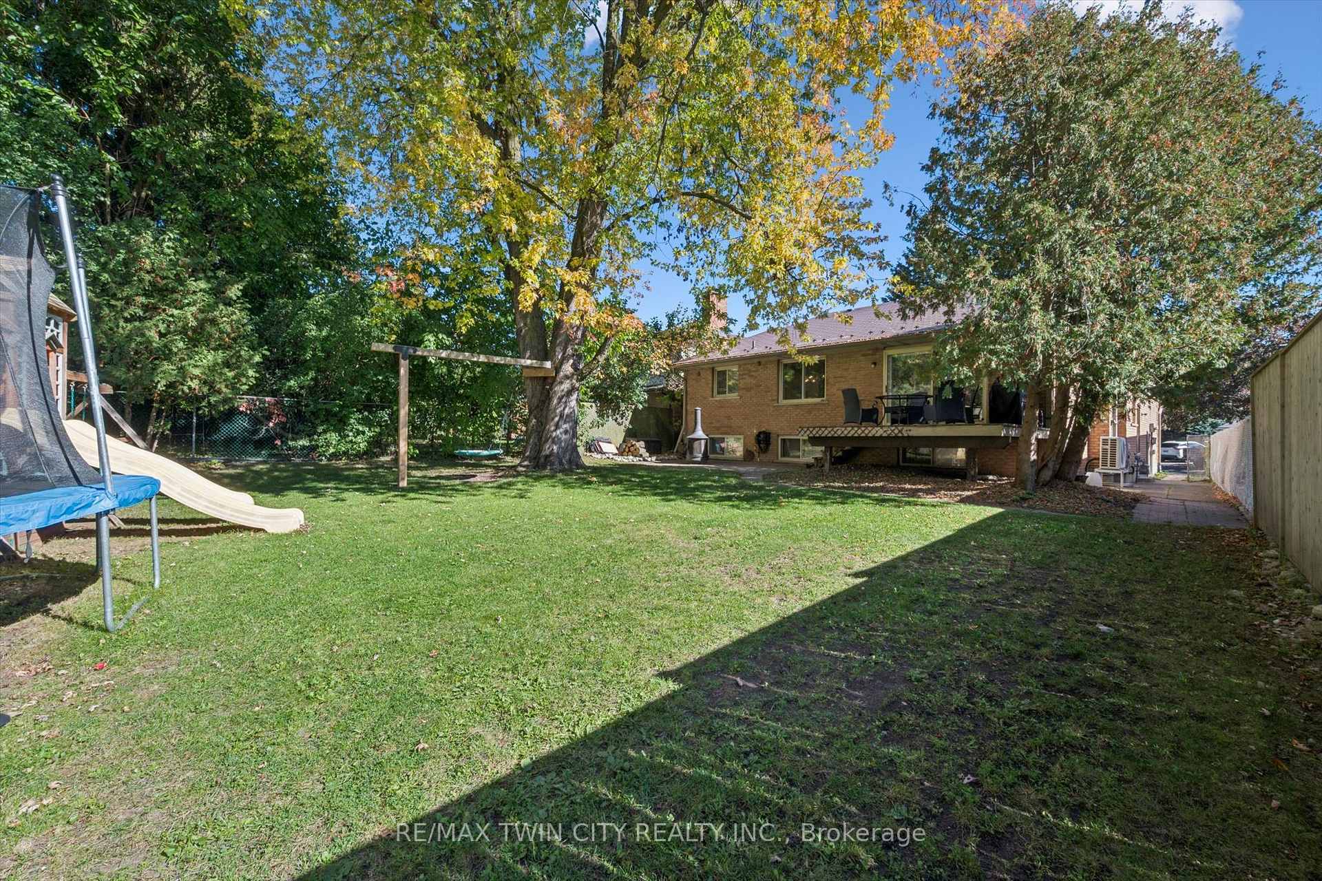 Photo 33 of 51 Cayley Court, Kitchener, Rockway — HOMEH