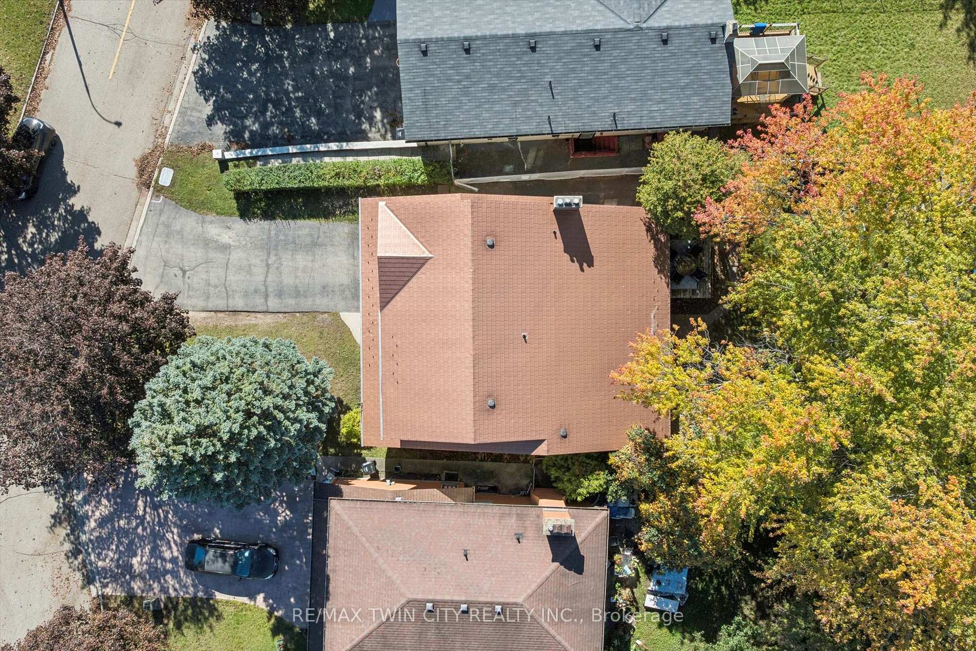 Photo 35 of 51 Cayley Court, Kitchener, Rockway — HOMEH