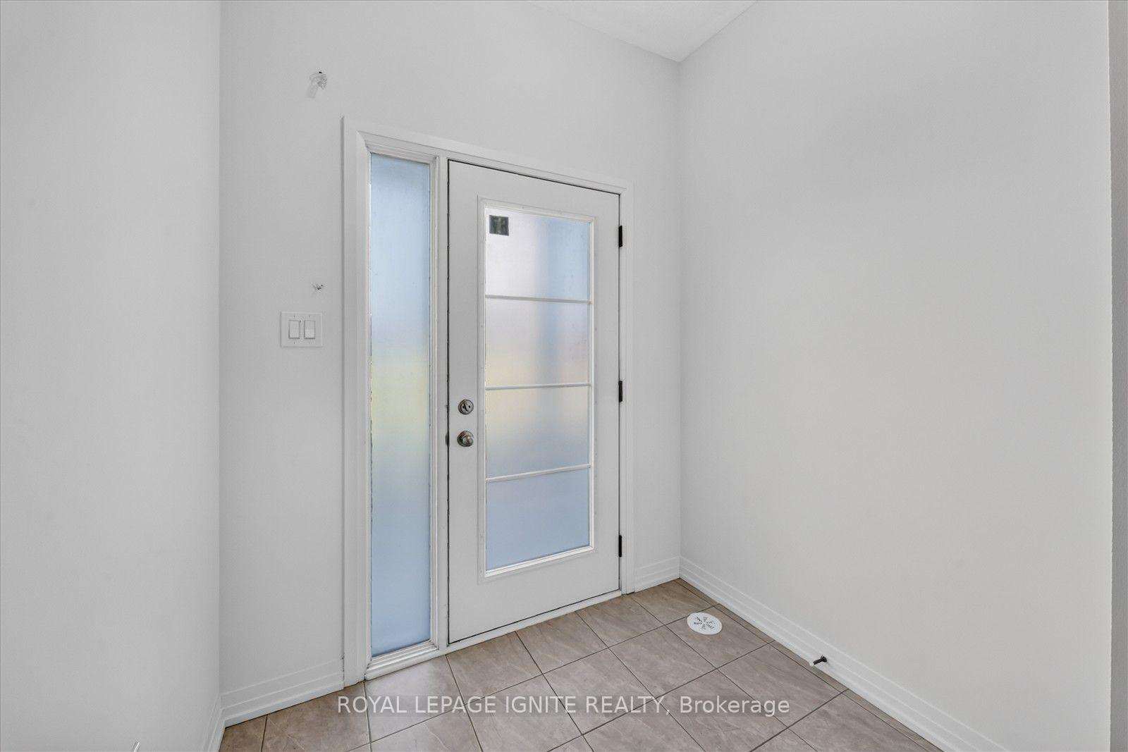 Photo 4 of 67 King George Way, Clarington, Bowmanville — HOMEH