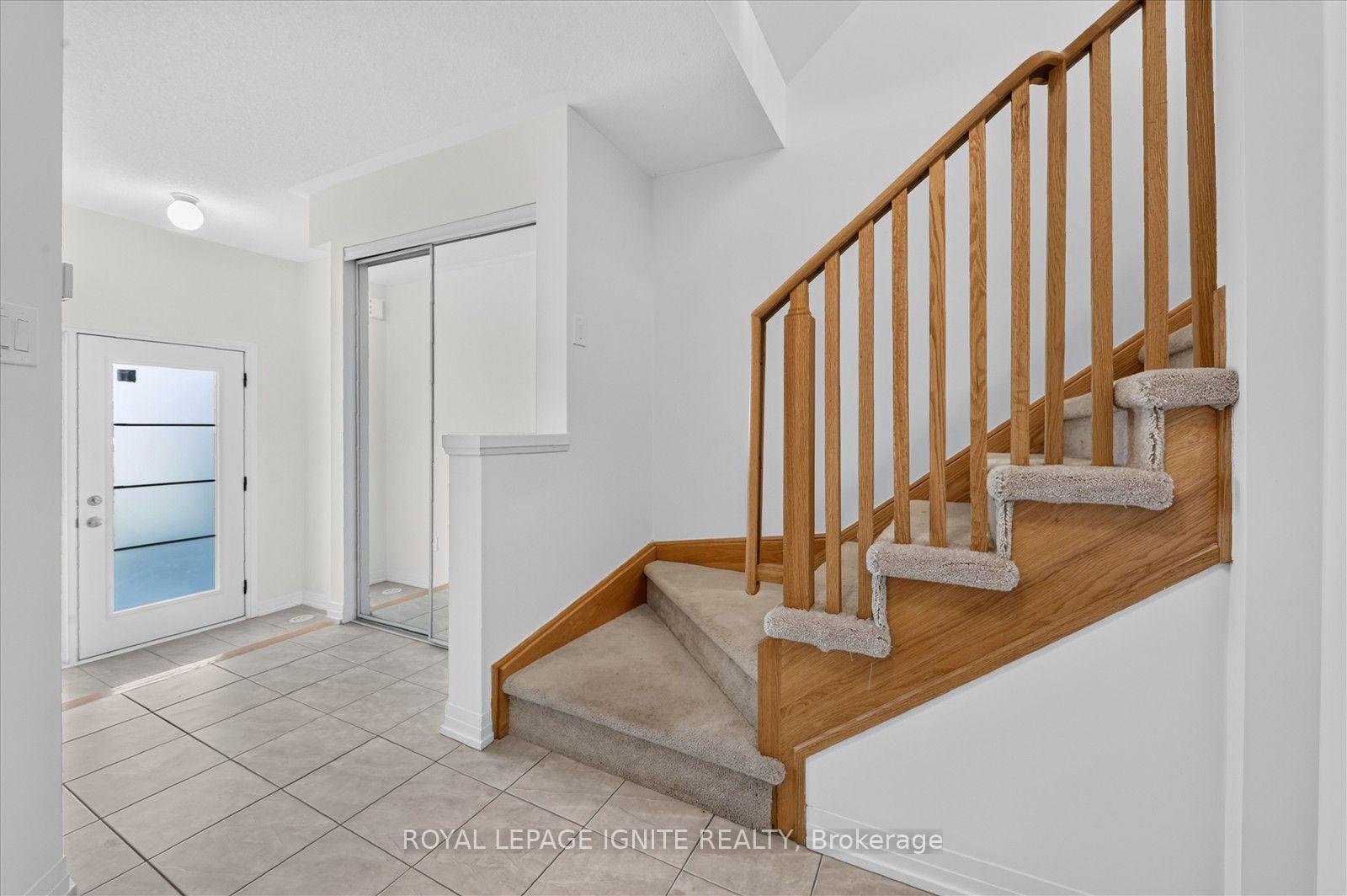 Photo 5 of 67 King George Way, Clarington, Bowmanville — HOMEH