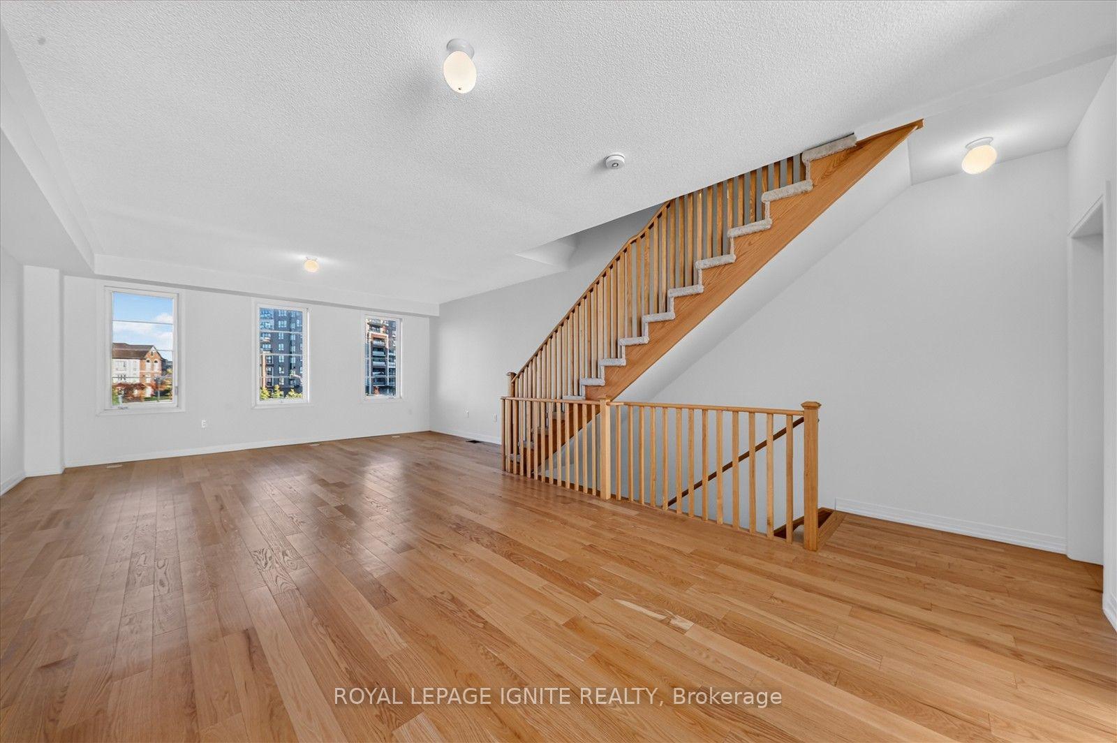 Photo 10 of 67 King George Way, Clarington, Bowmanville — HOMEH