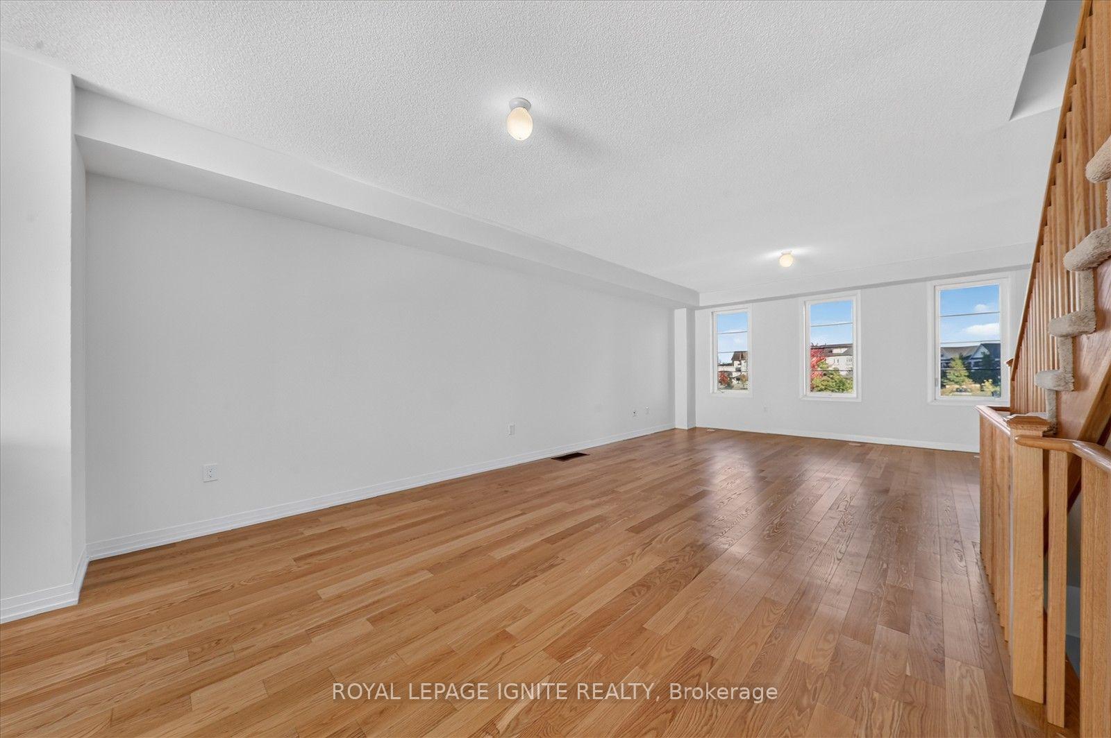 Photo 11 of 67 King George Way, Clarington, Bowmanville — HOMEH