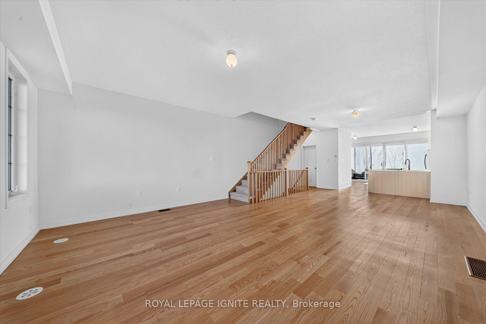 Photo 13 of 67 King George Way, Clarington, Bowmanville — HOMEH