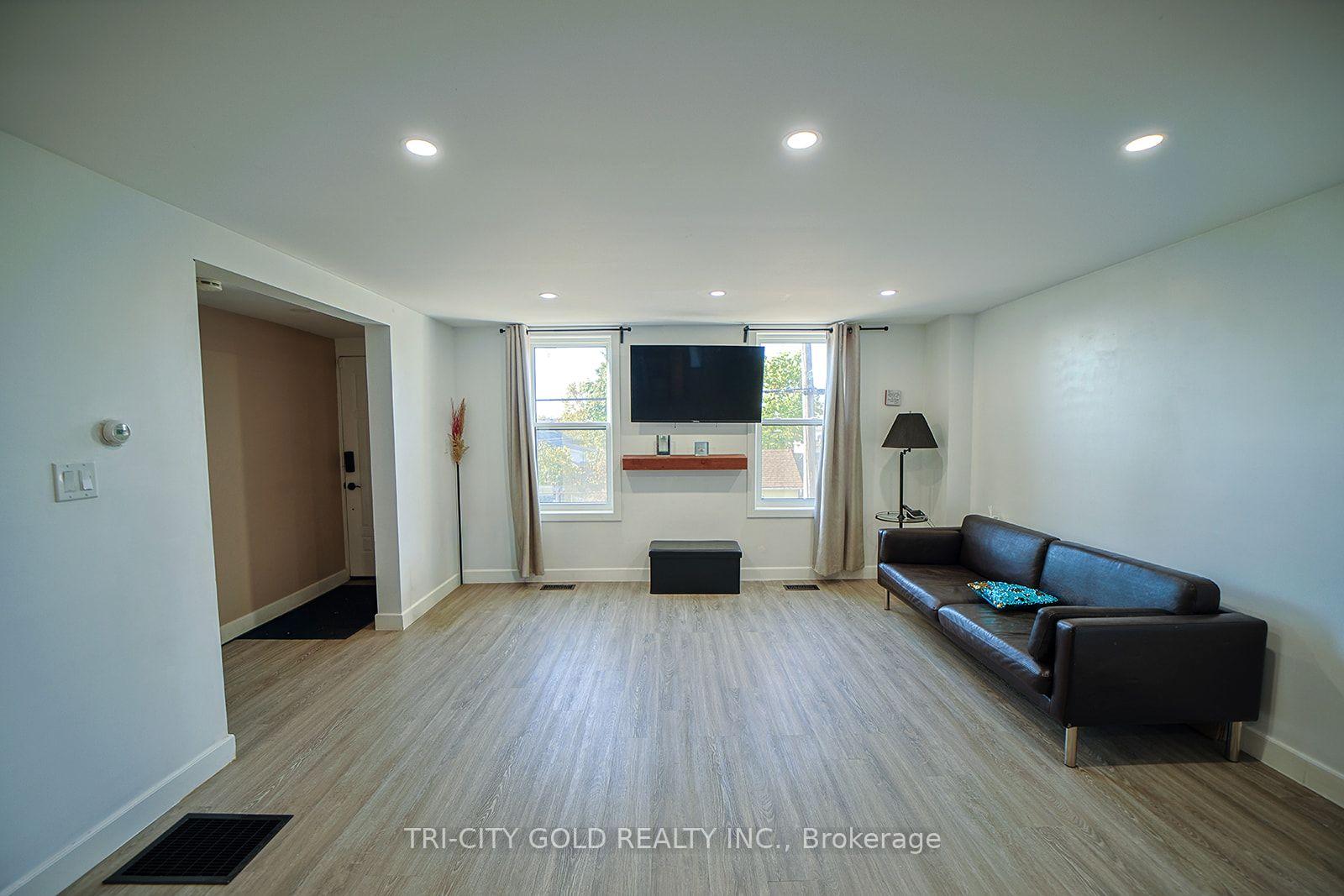 Photo 5 of 53 Buffalo Street, Brantford — HOMEH