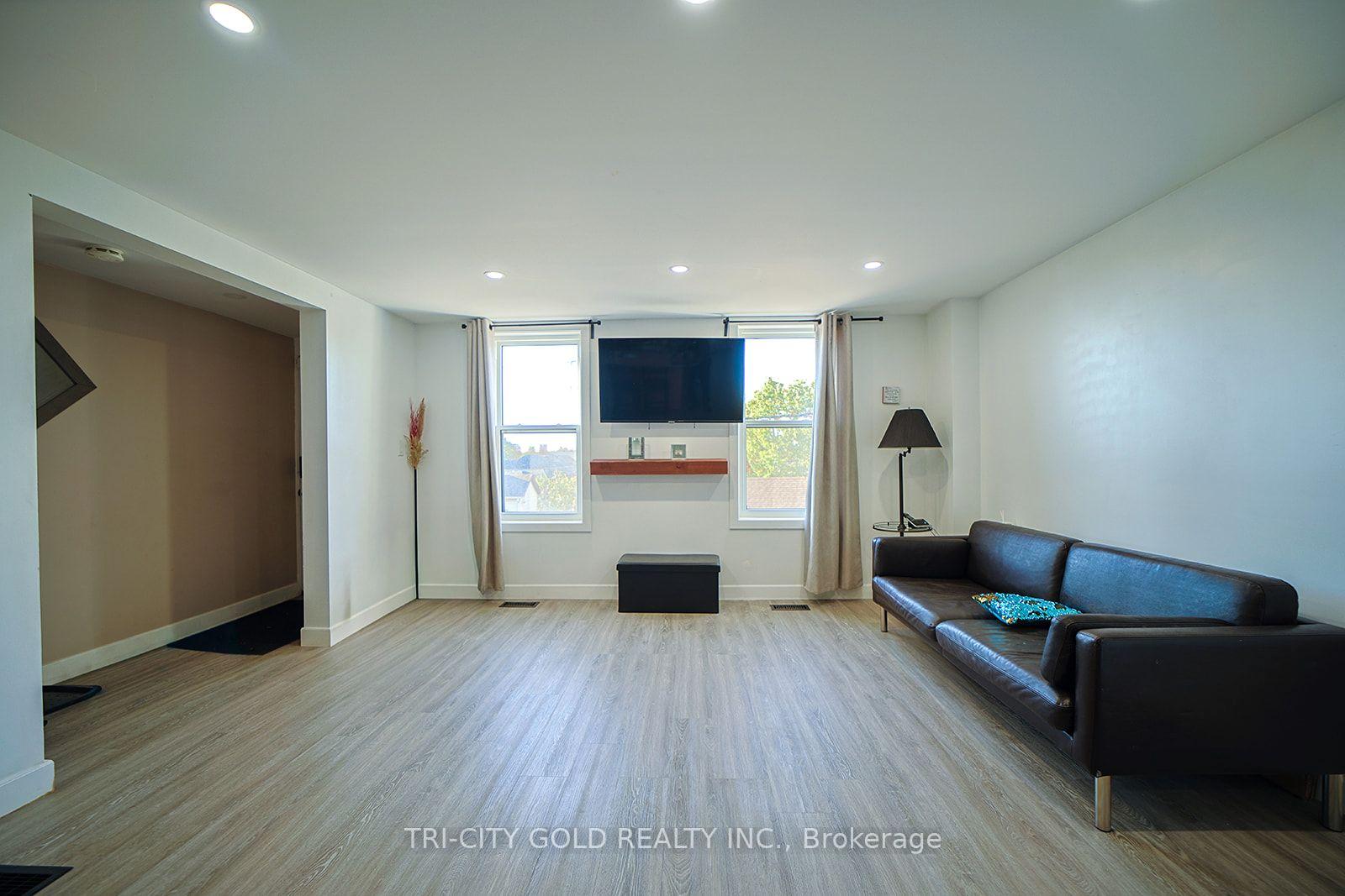 Photo 6 of 53 Buffalo Street, Brantford — HOMEH
