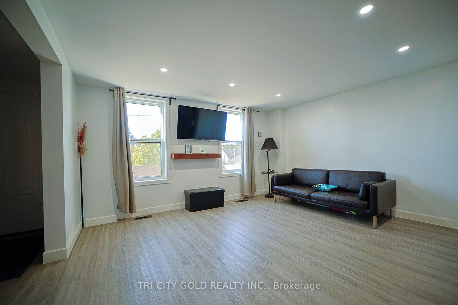 Photo 7 of 53 Buffalo Street, Brantford — HOMEH