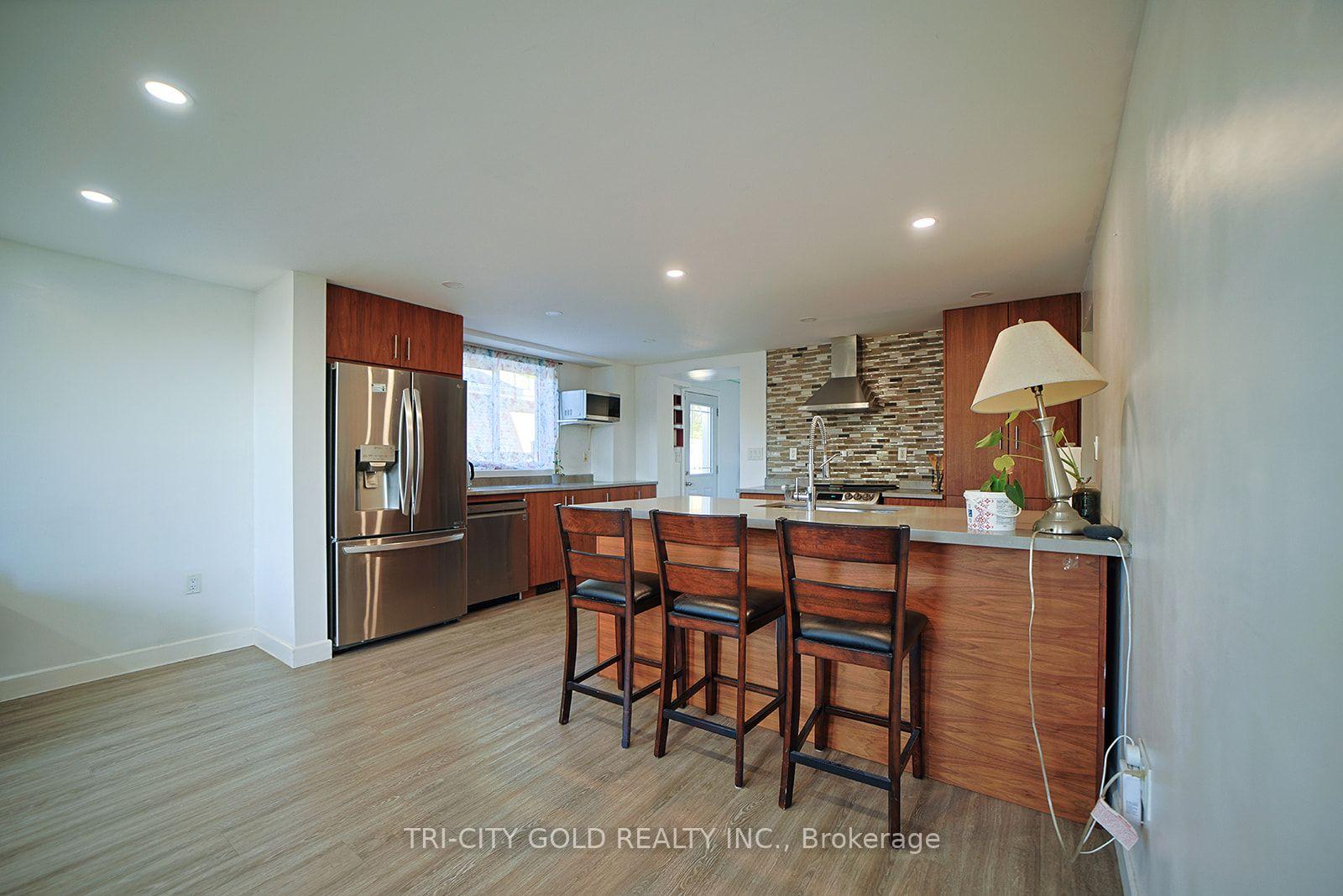 Photo 9 of 53 Buffalo Street, Brantford — HOMEH