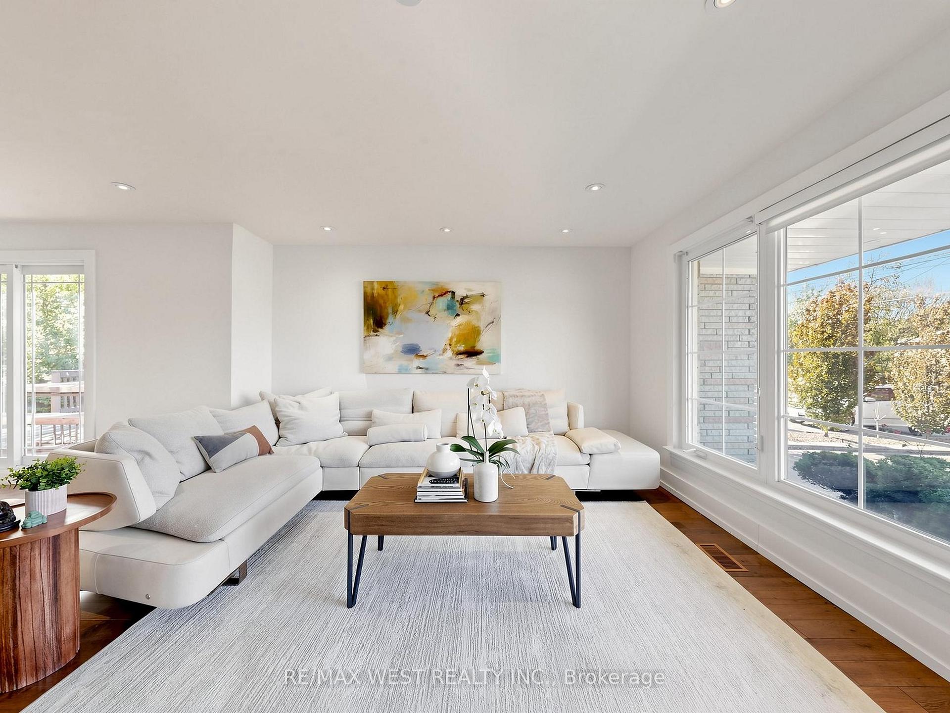 Photo 16 of 151 Palm Drive, North York, Clanton Park — HOMEH