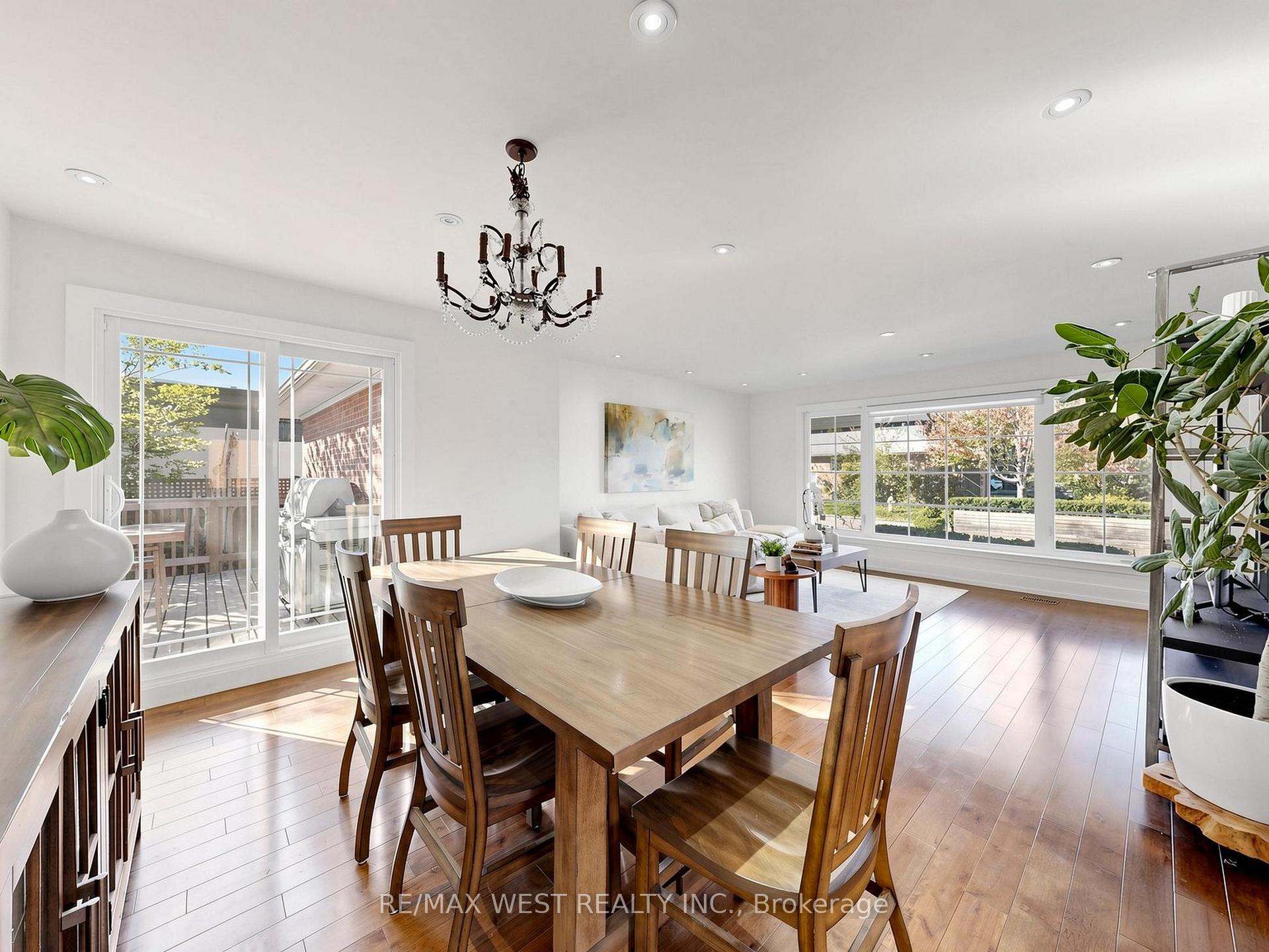 Photo 19 of 151 Palm Drive, North York, Clanton Park — HOMEH
