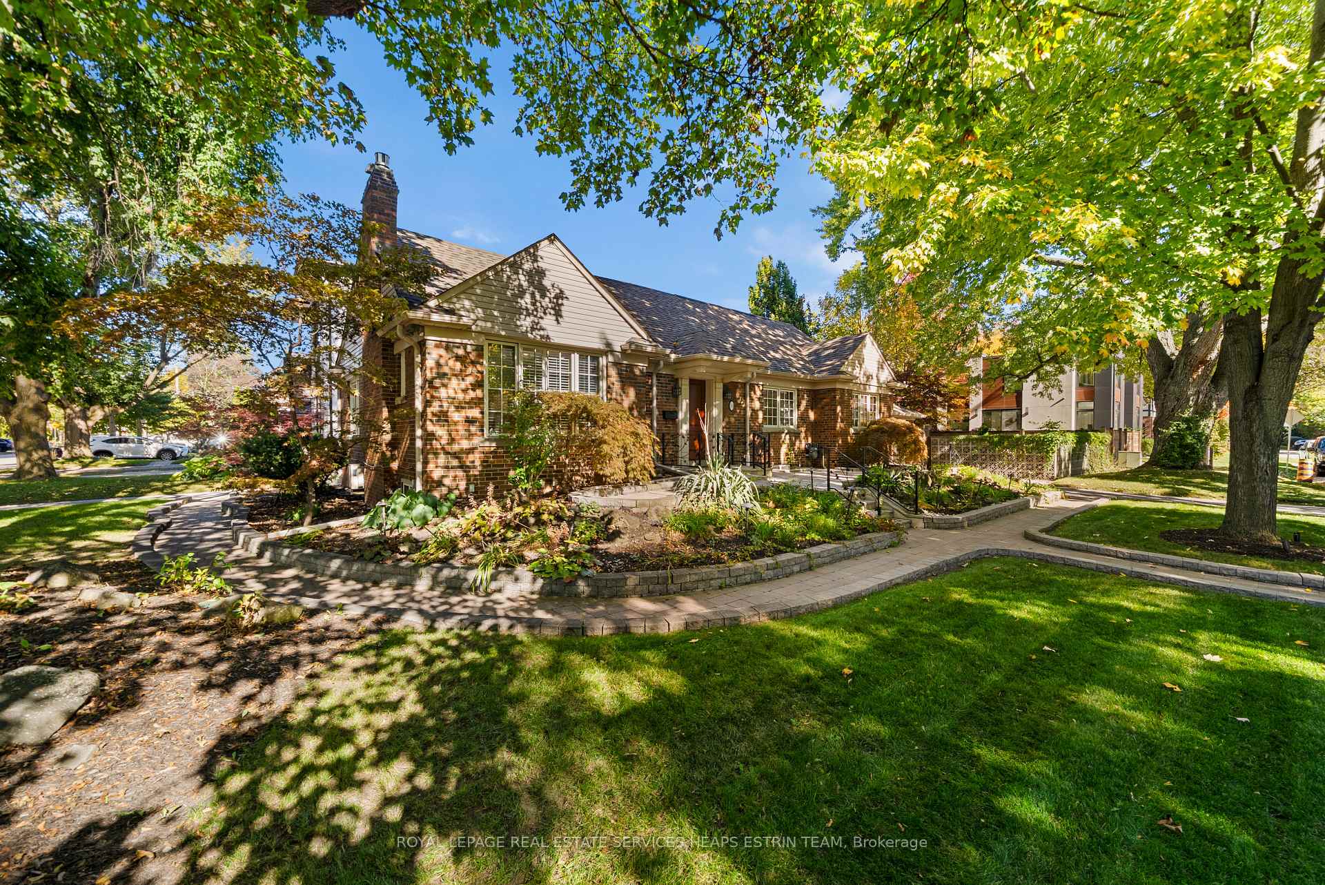 Photo 2 of 50 Meadowvale Drive, Etobicoke, Stonegate-Queensway — HOMEH