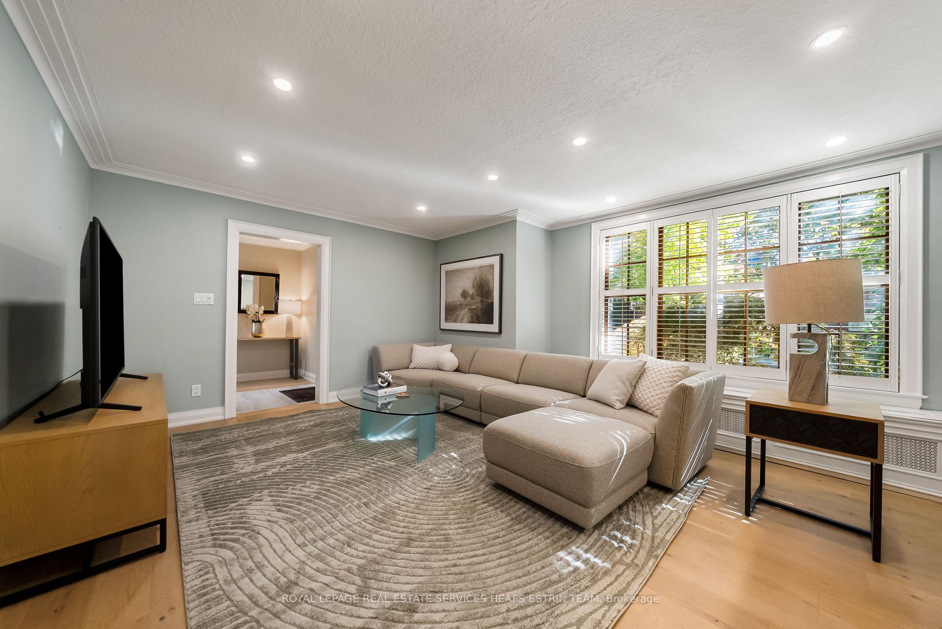 Photo 4 of 50 Meadowvale Drive, Etobicoke, Stonegate-Queensway — HOMEH